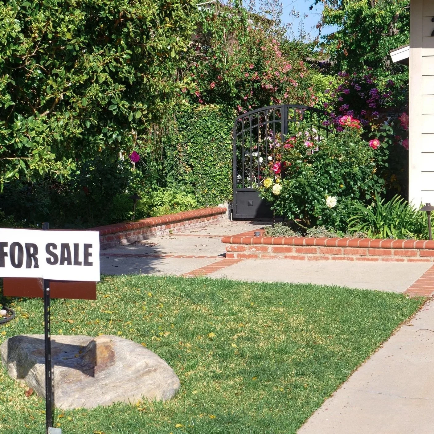 When Is the Right Time to Hold an Estate Sale?