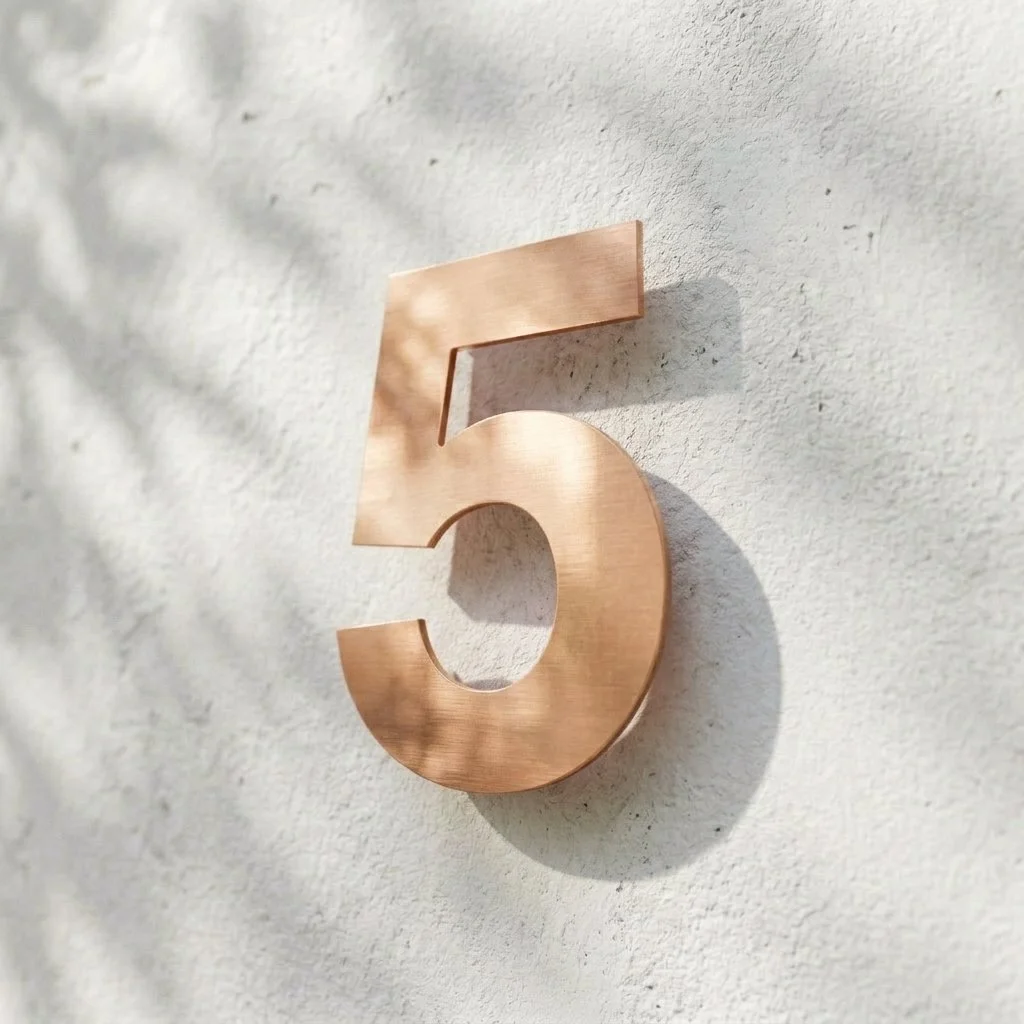 Kobber husnummer 3mm – naturlig overflade som ældes unikt