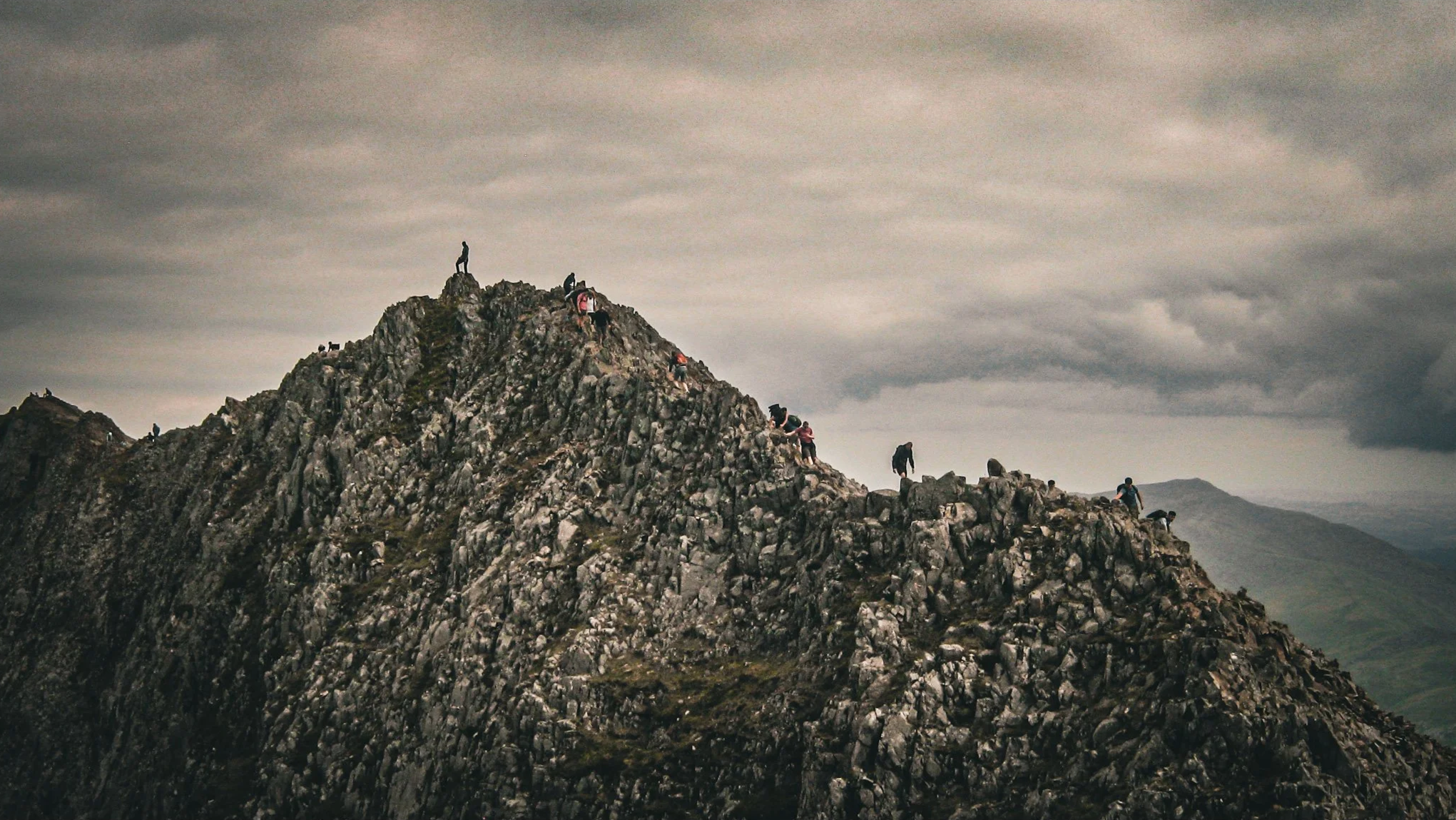 Climbers+on+Crib+Goch+against+stormy+sky.png