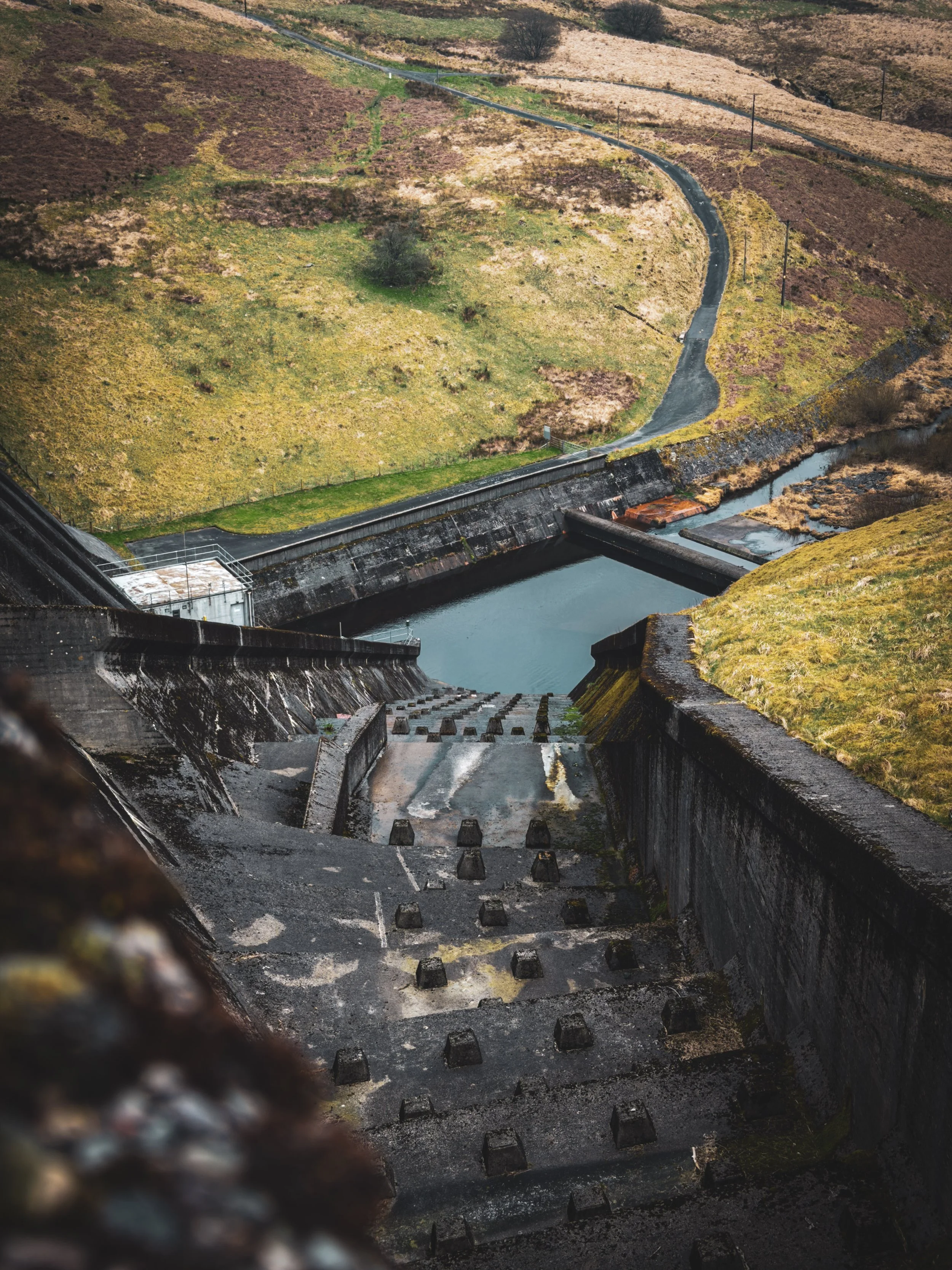 Dam from above, vertiginous angle.jpg