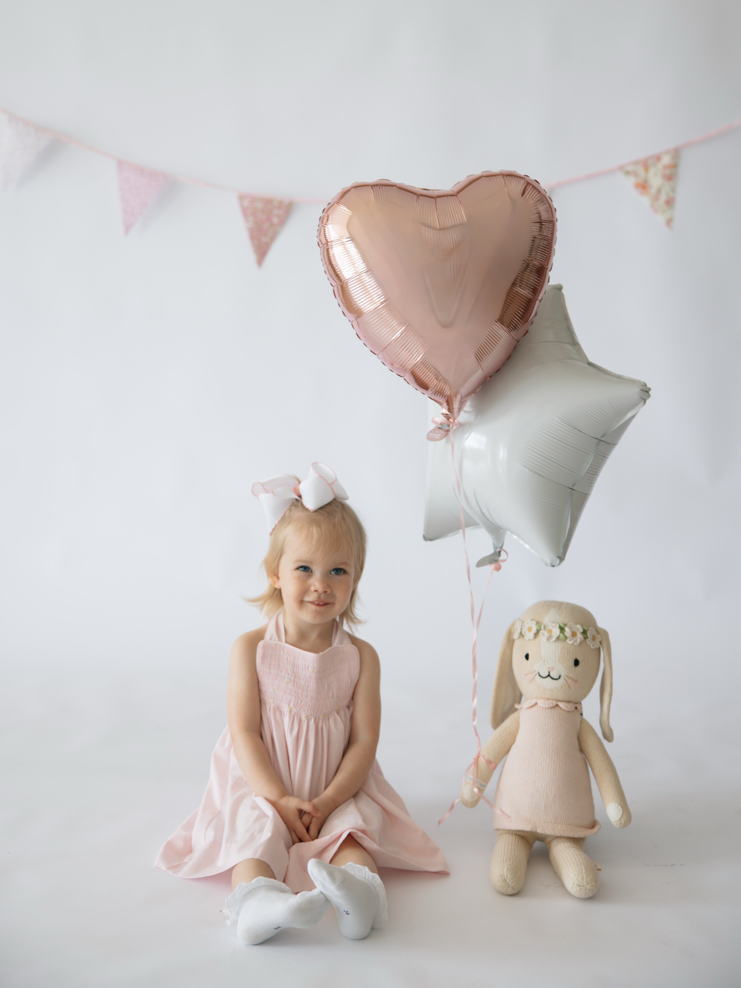 Willow is the perfect place for all your milestone sessions 🩰🧸🎈🫧🧚🏽&zwj;♀️💌 HBD banner available for any rental! 

photographer: @emmabrookephoto 

#willowstudios #birthdayphotos #kansascityphotostudio