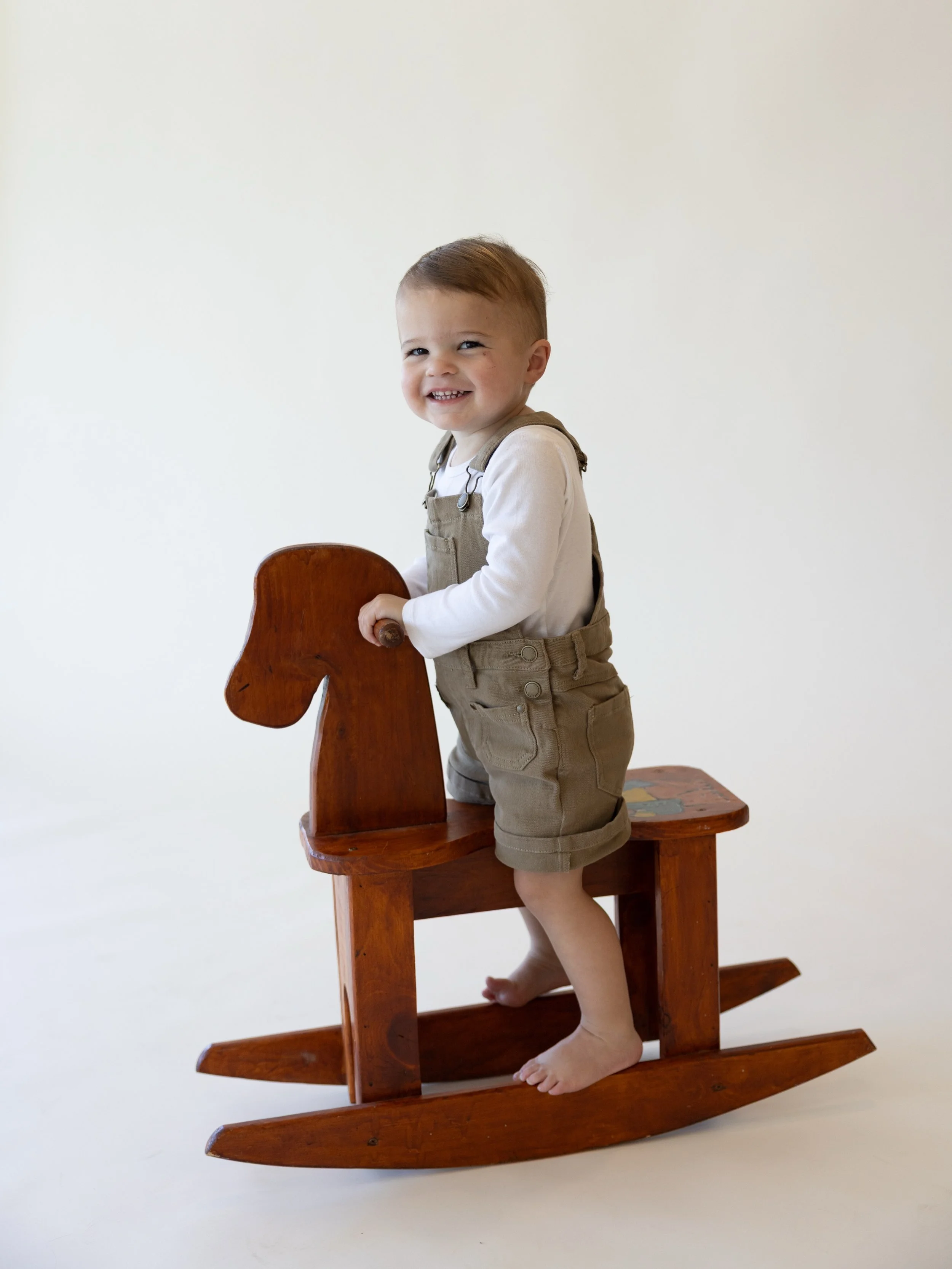 It&rsquo;s the little details that make the magic ✨ Our rocking horse is always a favorite for our littlest visitors. 🐴 🫶🏼 

&hearts;︎

Kansas City Photo Studio, KC photo studio, Photo Studio