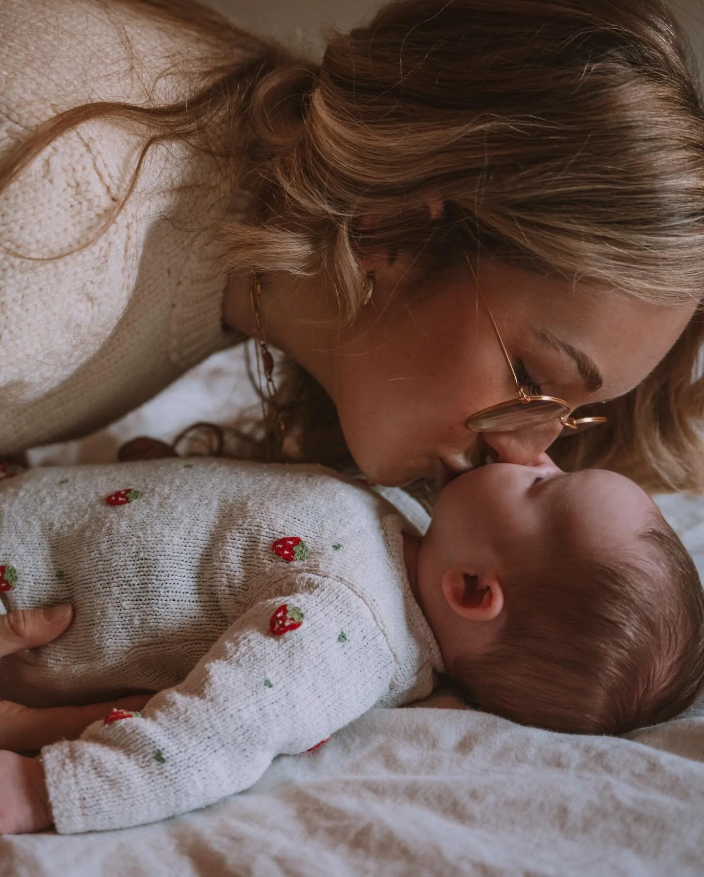 Ik zei het al: moeders staan te weinig op de foto. Dus ik doe er wat aan! 💜

Ik geef een Motherhood Session weg! Een portretshoot op locatie, buiten, in de studio of bij jou thuis, met 6 professioneel bewerkte beelden en de mogelijkheid om bij te be