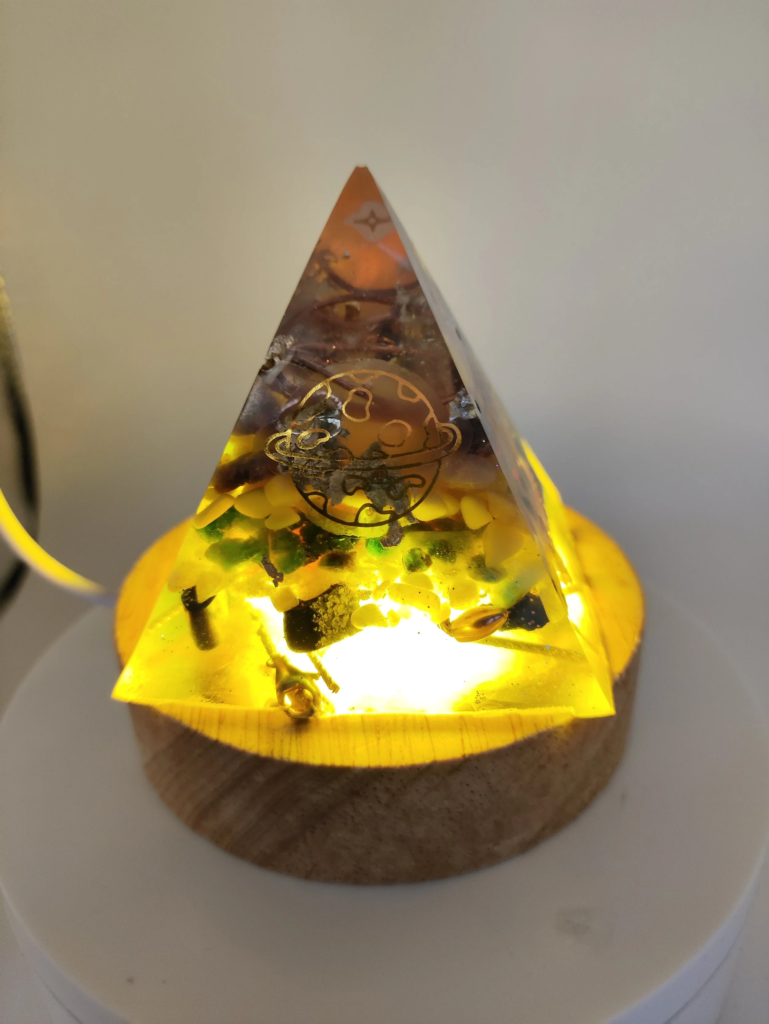 Orgonite pyramide d action et enthousiasme