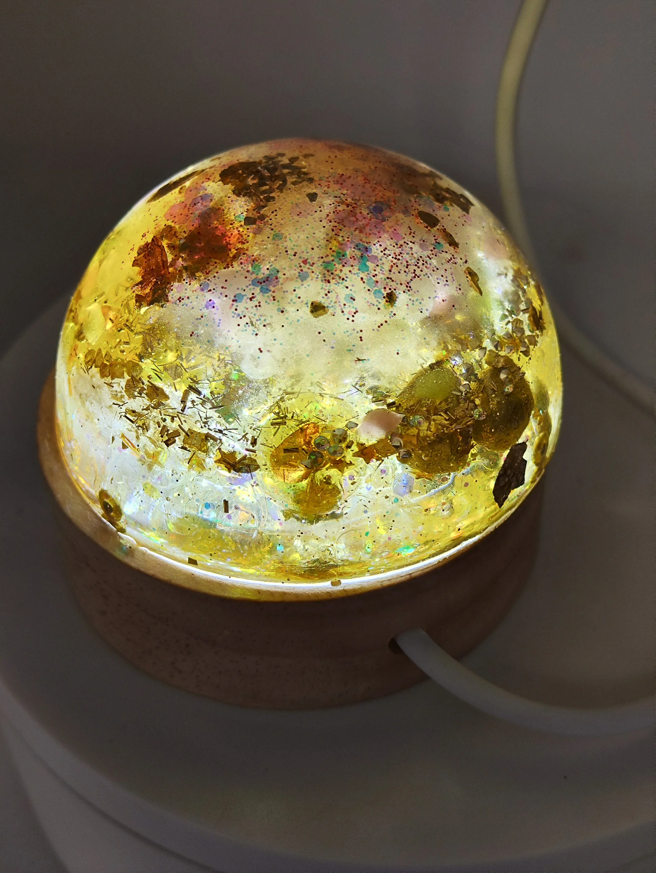 Demi lune pour un voyage creatif en orgonite