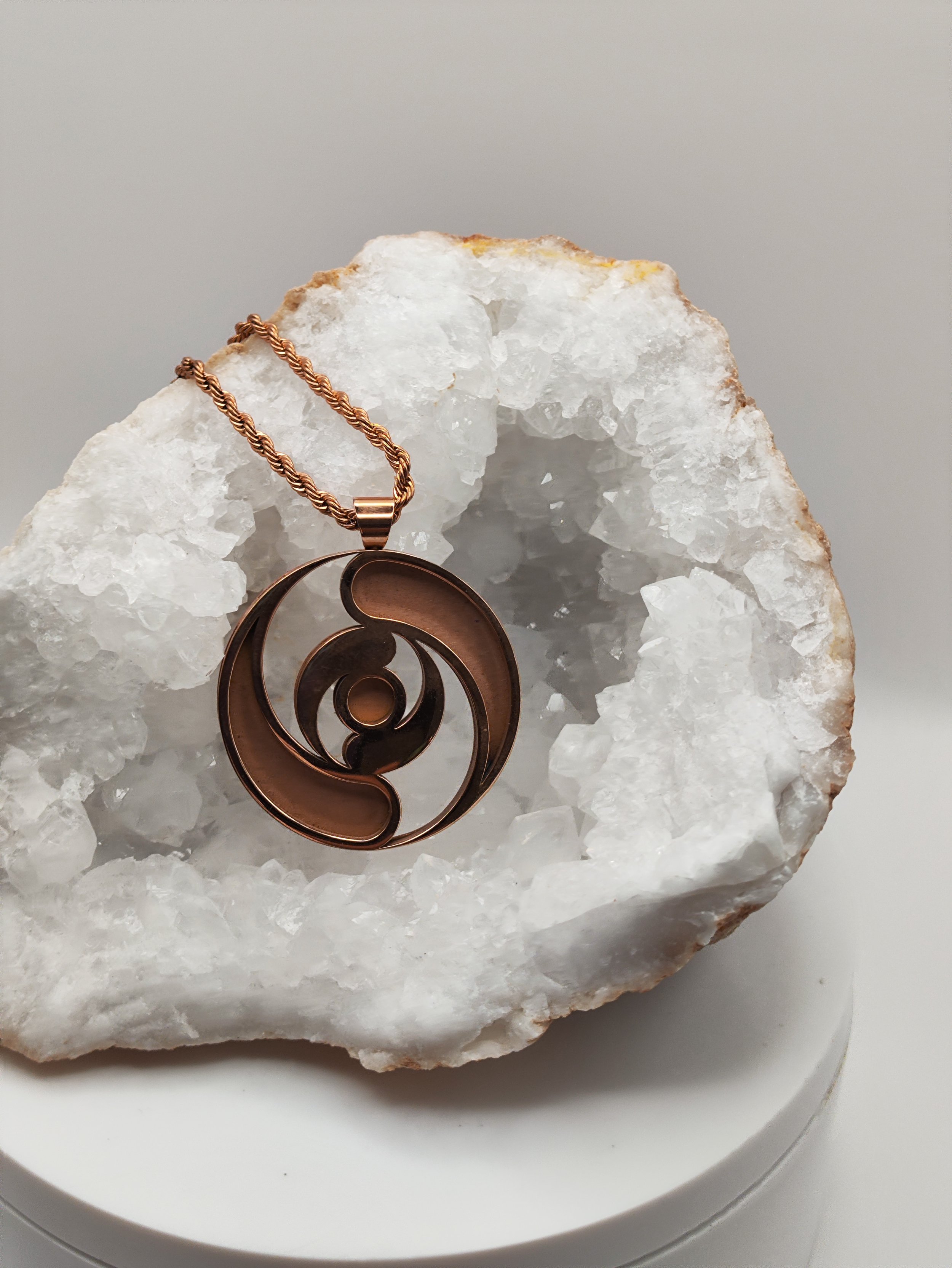 Pendentif en forme de crop circle or plaque 18k