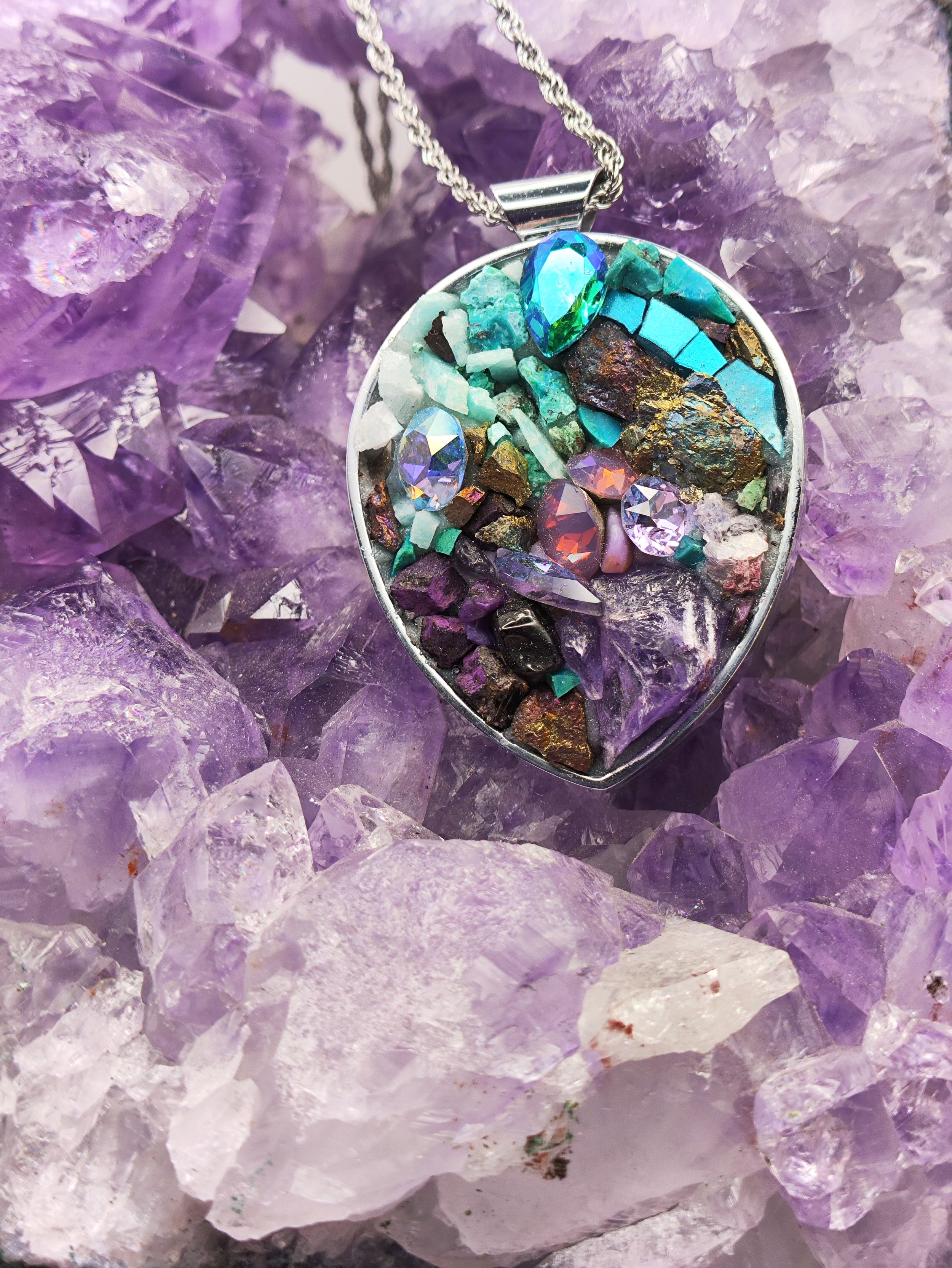 Pendentif mosaique goutte 5x3,5cm rhodium