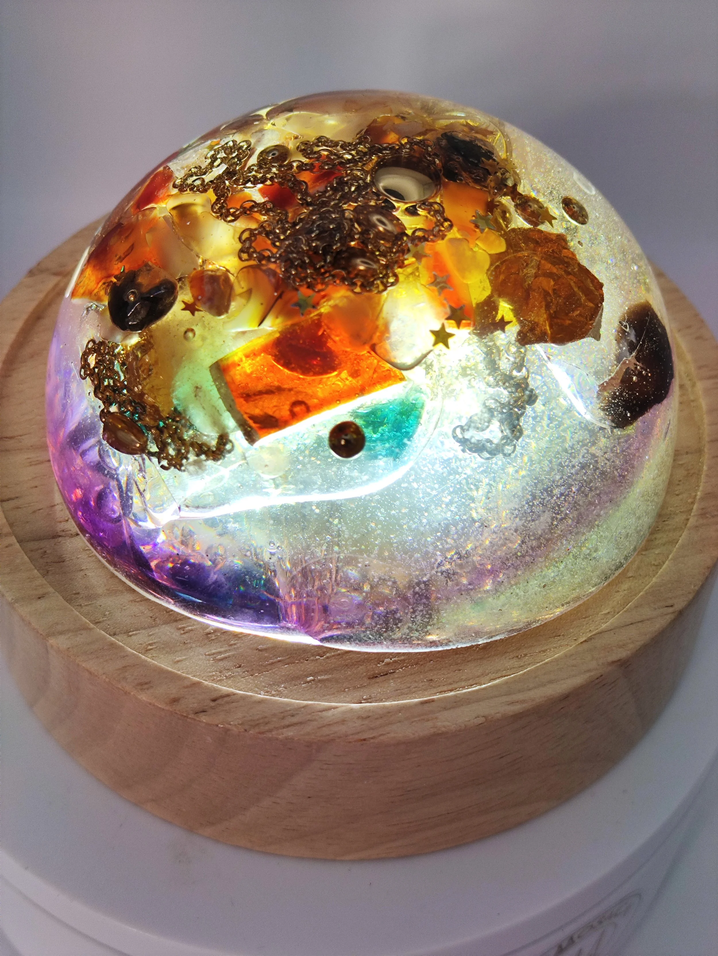 Un univers de reveries intergalactiques! ✨La demi sphere en orgonite