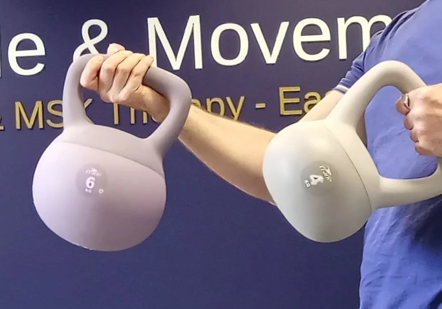 ross demonstrating different weights for gradual load increase