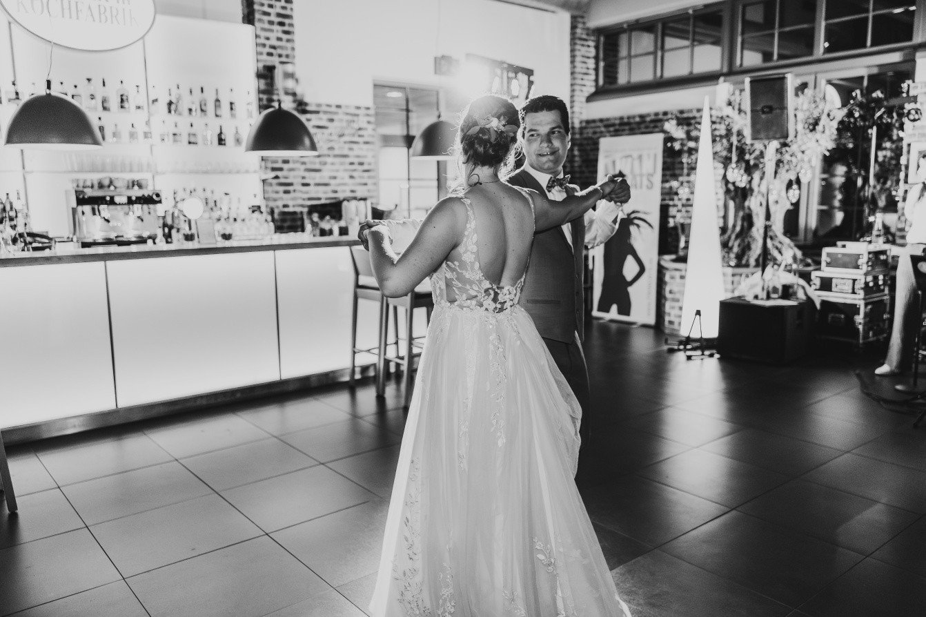 In the dance of life, you are my favorite partner 🤍
 #hochzeitsfotografmainz #hochzeitsfotografhanau #hochzeitsfotografrodgau #hochzeitsfotografaschaffenburg #hochzeitsfotografdarmstadt