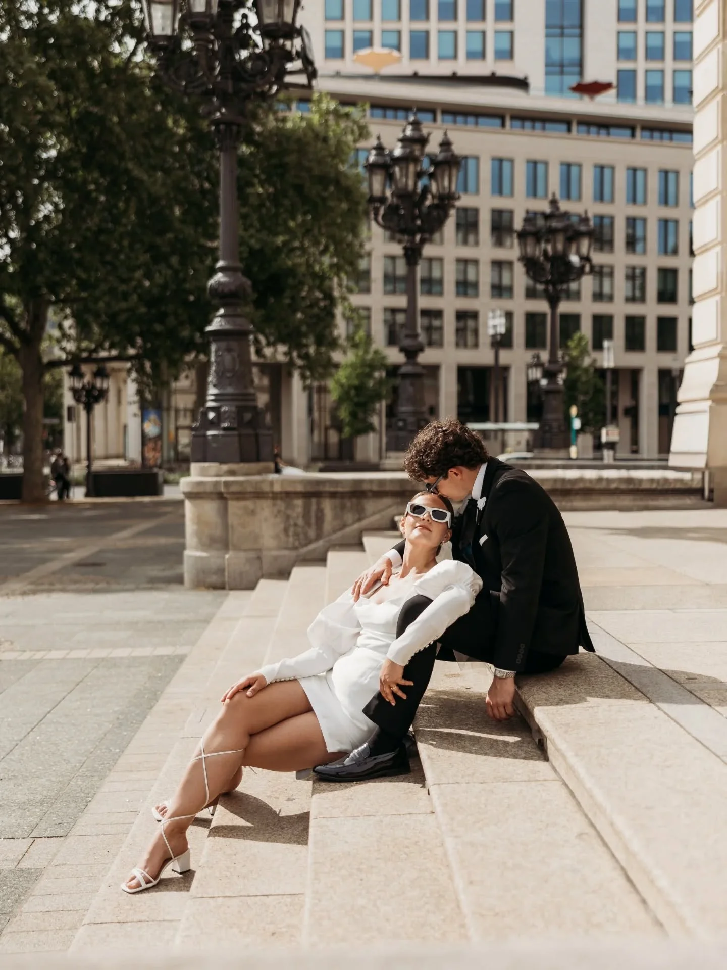 City Vibes 🥂 ✨ 

Konzept, Planung &amp; Creative Direction: @constanzeviktoria_weddings
Fotografie: @goldenmoments.fotografie
Brautmode: @lapetiteblanchebridal
Styling Couple: @love_yourself_makeup_by_nicole
Couple: @strasser.couple 

#hochzeitsfoto