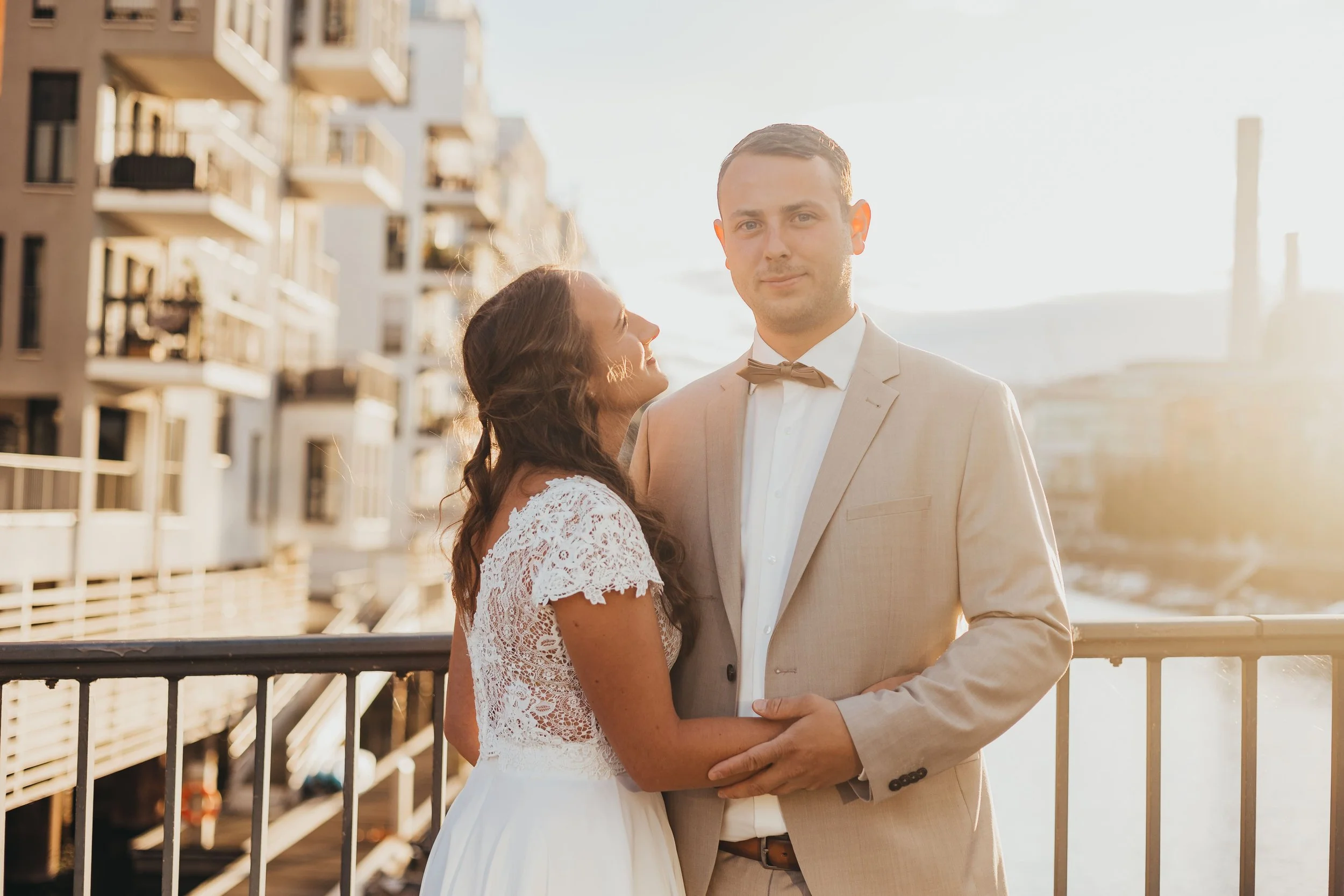 Hochzeitspaar im Sonnenuntergang in Rodgau