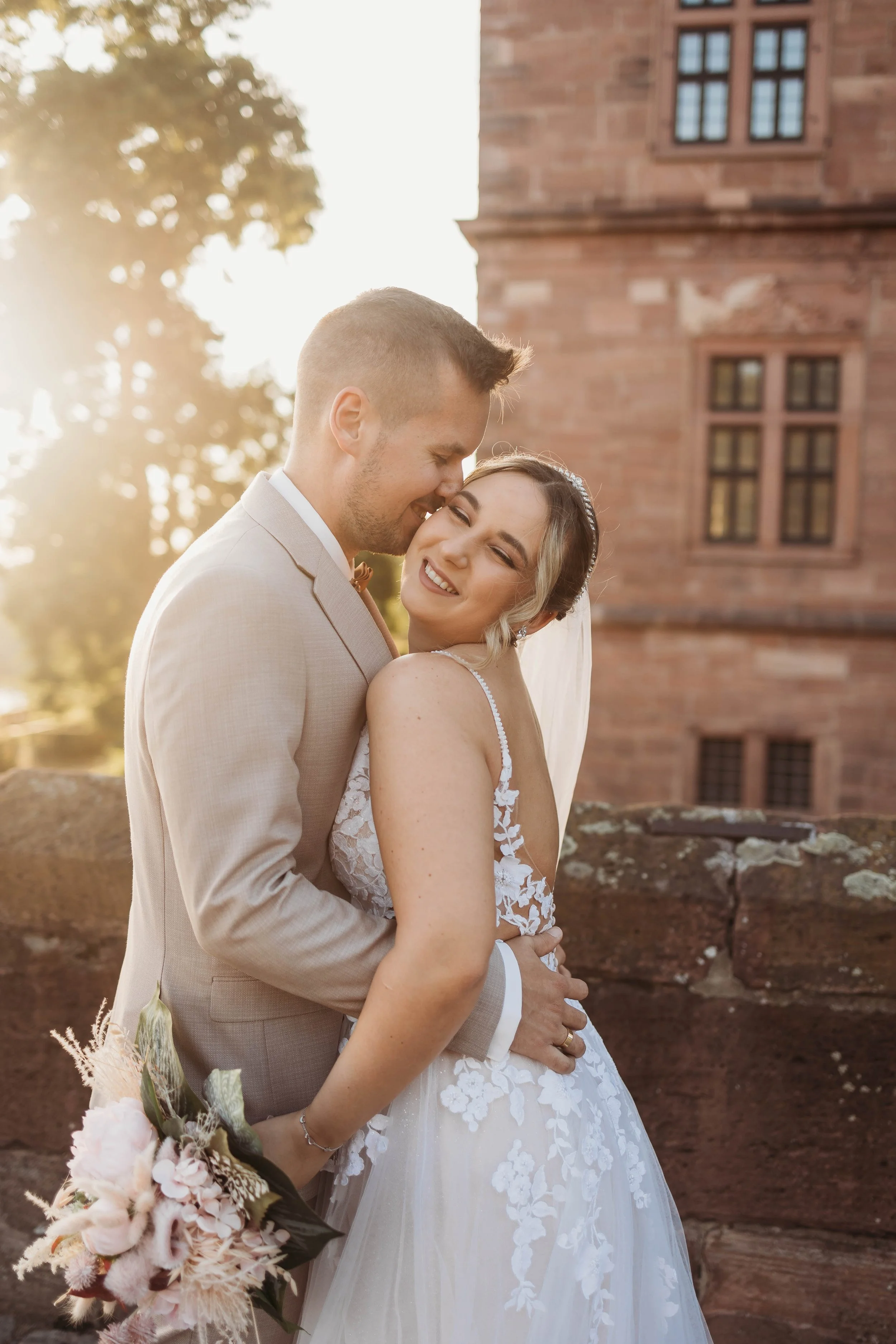 Hochzeitspaar im Sonnenuntergang in Rodgau
