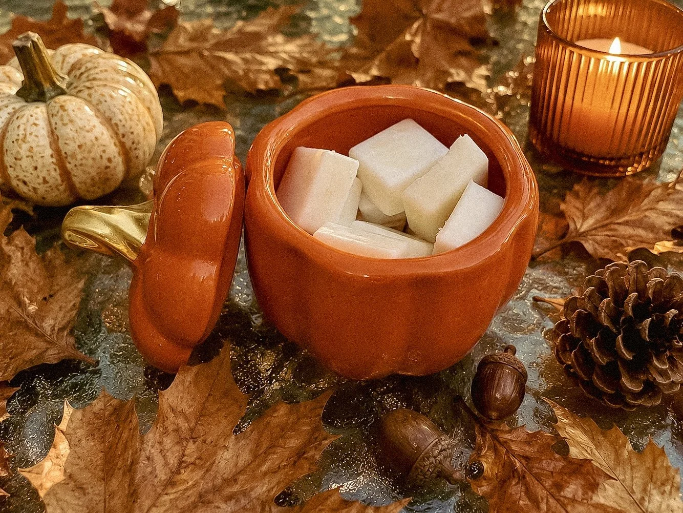 3 oz. Wax Melt with Ceramic Pumpkin