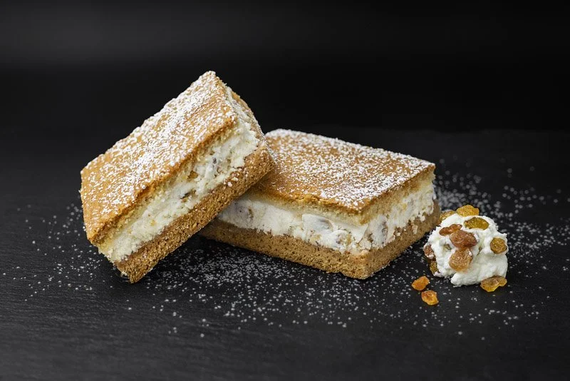 Plăcintă cu brânză și stafide