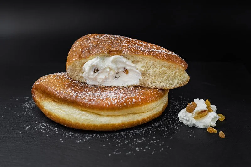 Langoș cu brânză și stafide 