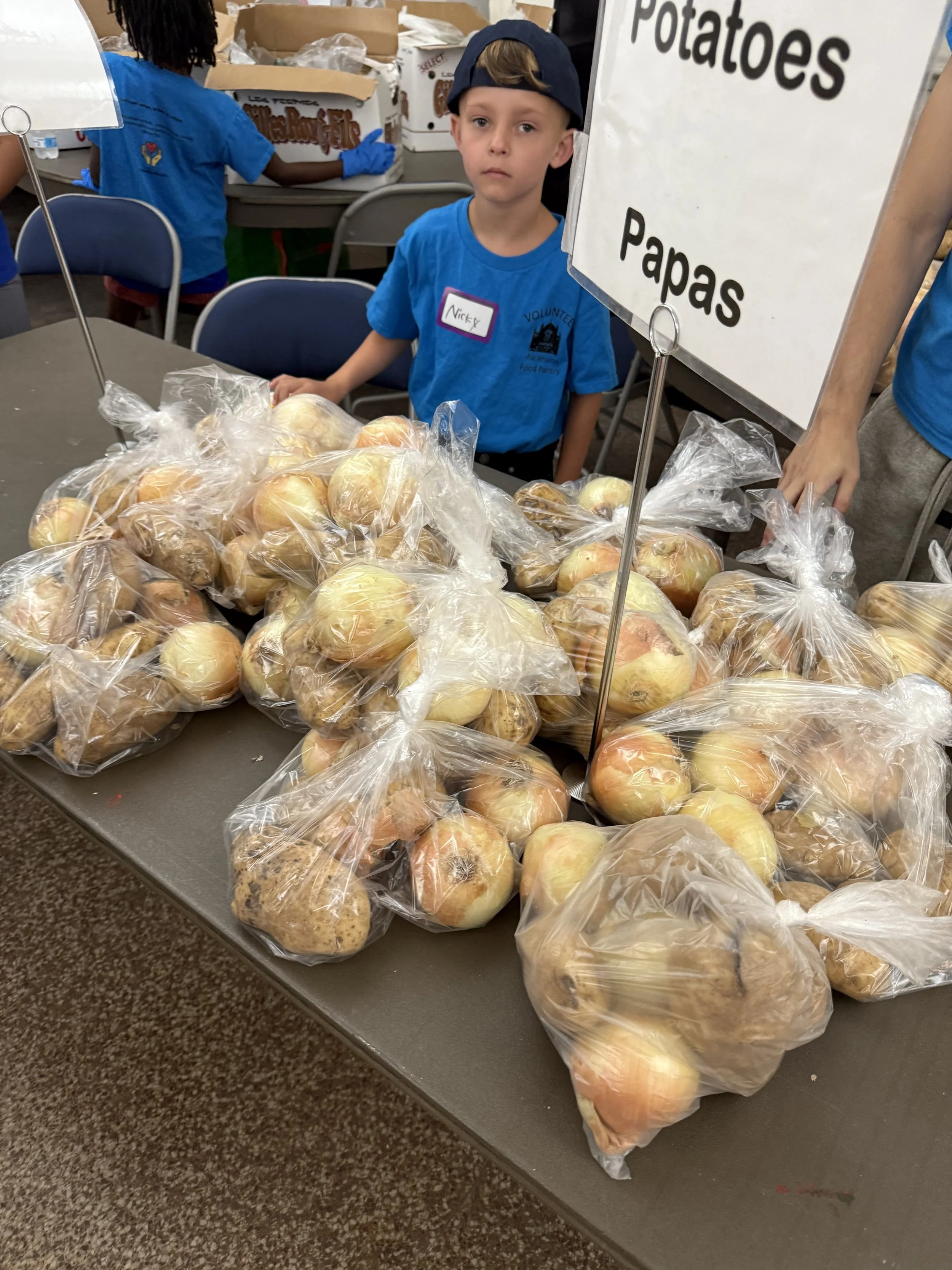 Potatoes Costco and The Imagine Society at the July 2026 Pantry. Papas de Costco y The Imagine Society en la Despensa de julio de 2026.