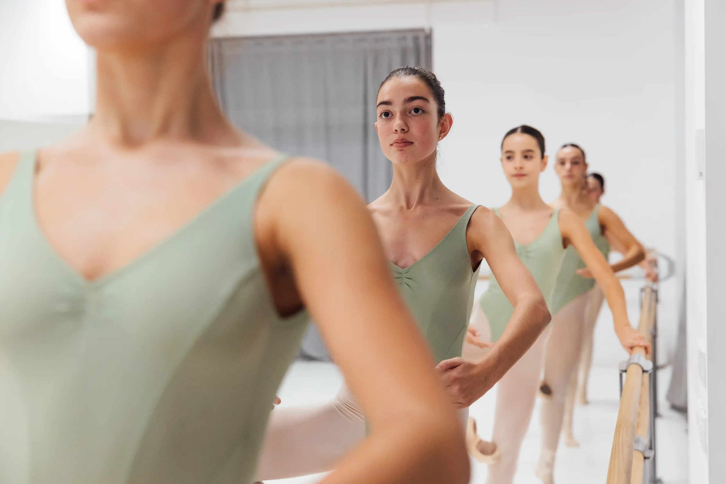 clase-ballet-infantil-formacion-pre-professional-dansa-royal-academy-of-dance-vic-osona-images-02.webp