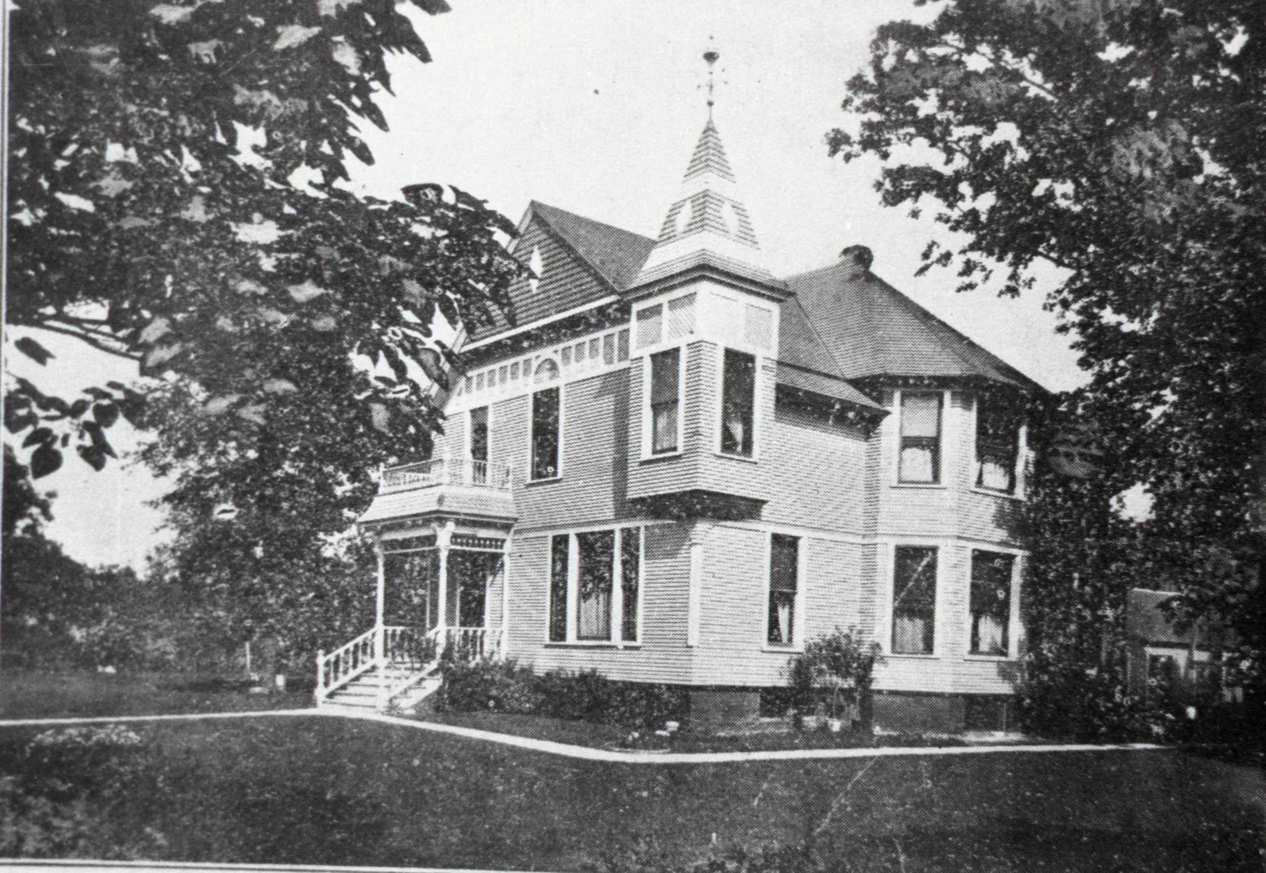    1297 Shermer Road was home to George Kiest, who operated Northbrook’s first grocery, dry goods and hardware store. The store was later purchased and run by the Melzer family.   