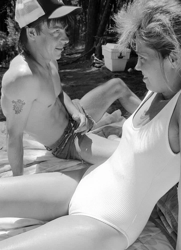 09_walden_pond_couple.jpg