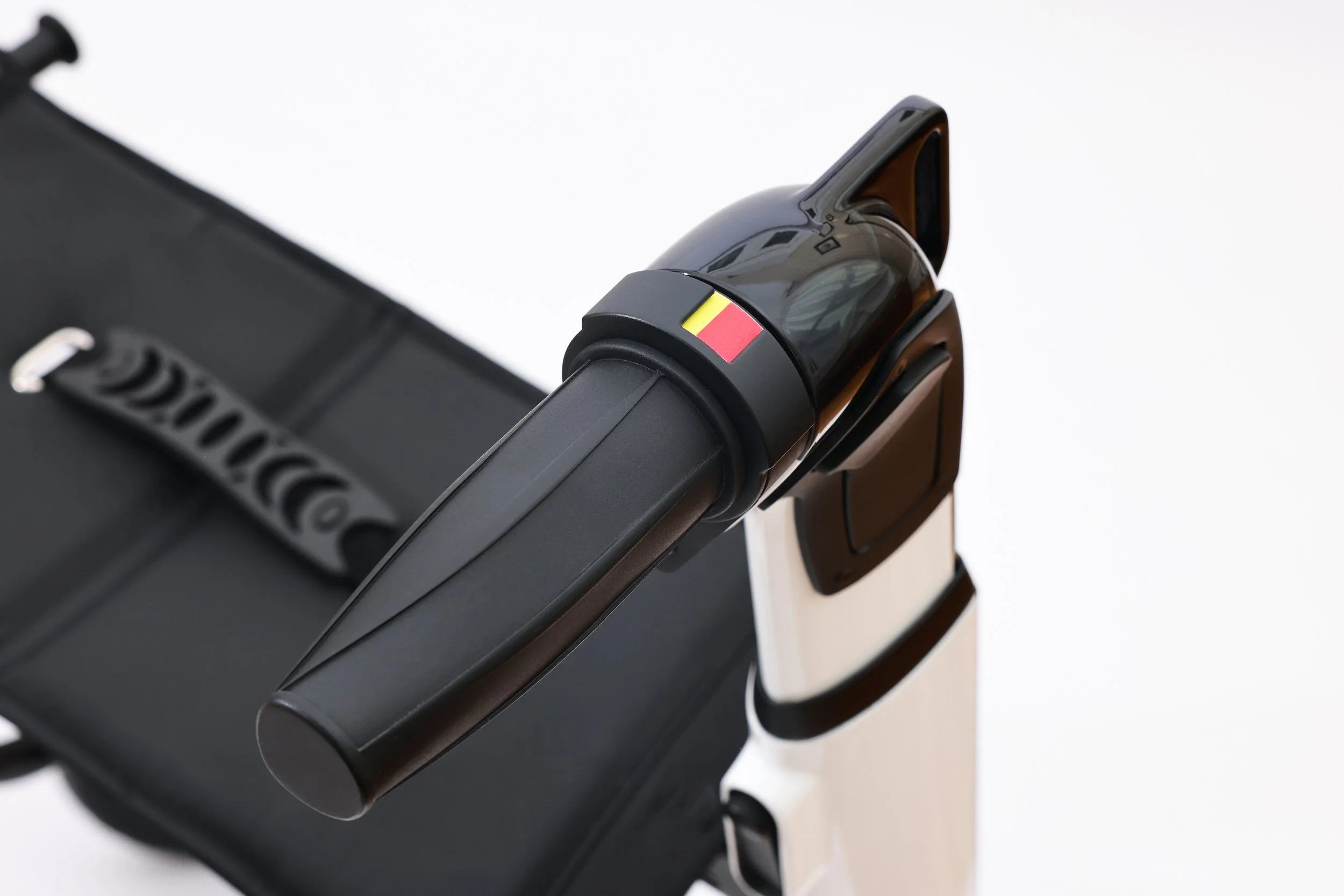 Close-up of a modern keyless car ignition system with a black and gray interface and a small Belgian flag sticker.