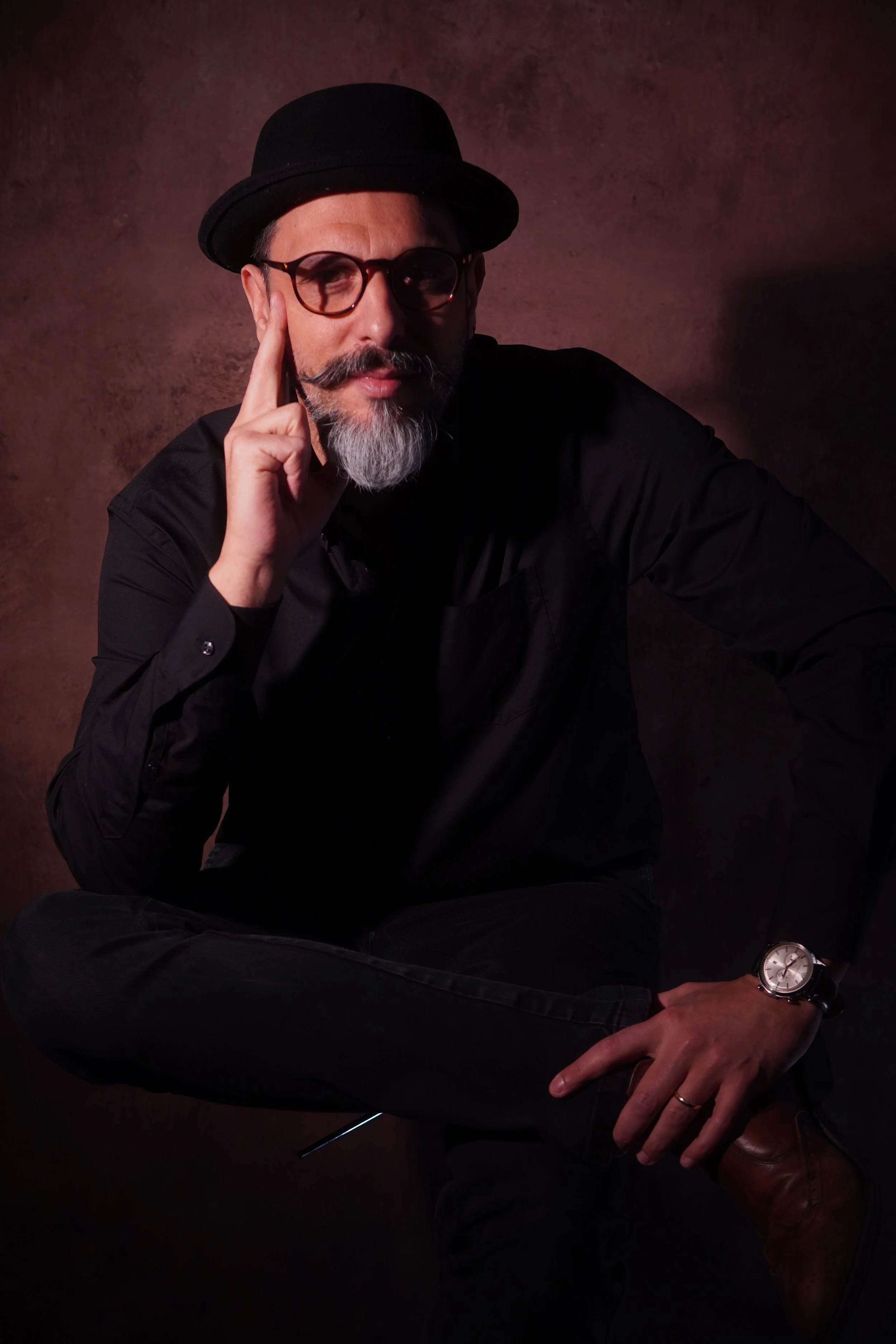 Ritratto di Emmanuele Speziale, curatore del canale YouTube L'Eco del Tempo.