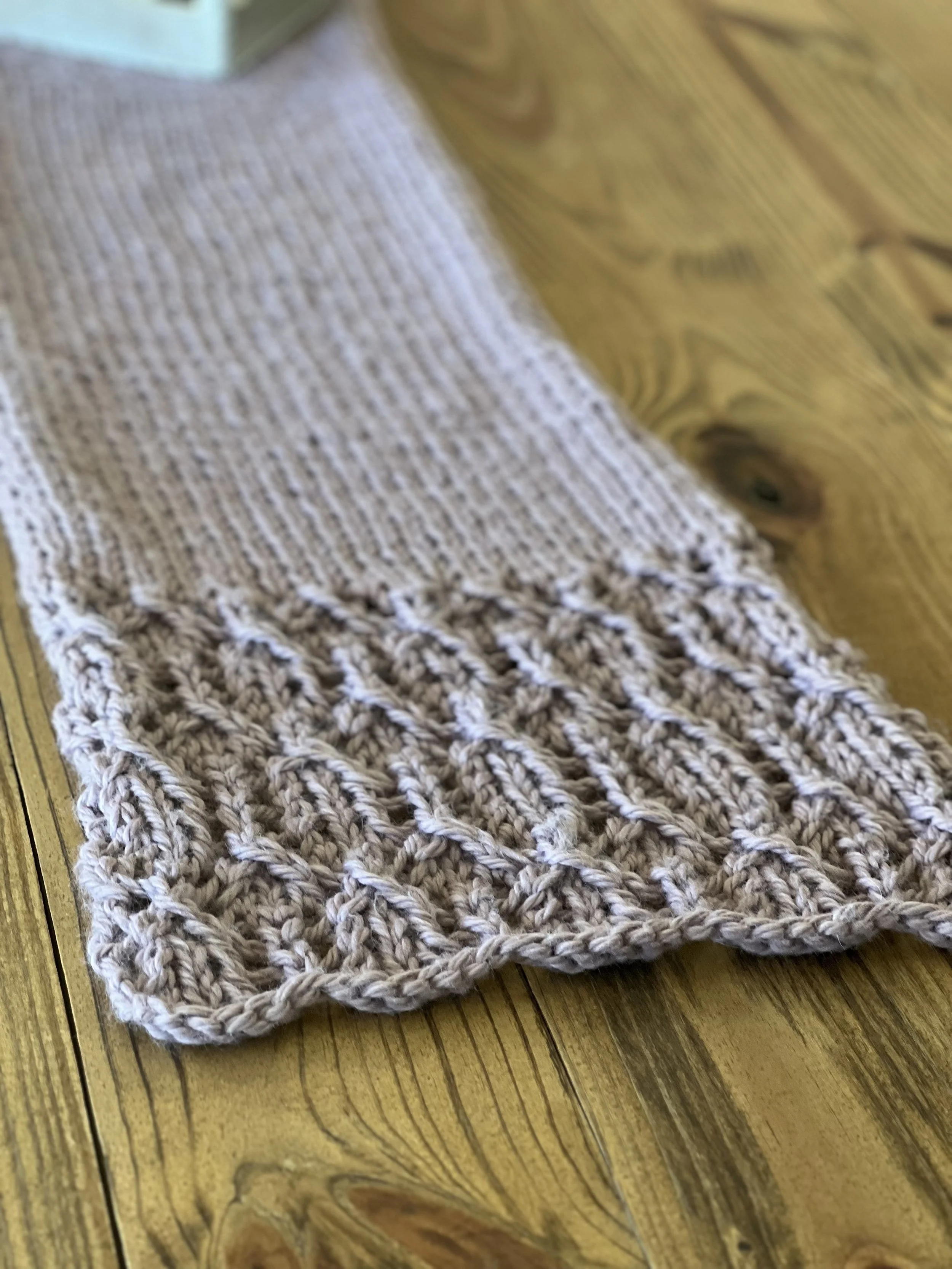 super bulky knit scarf pattern styled as a table runner with lace detail