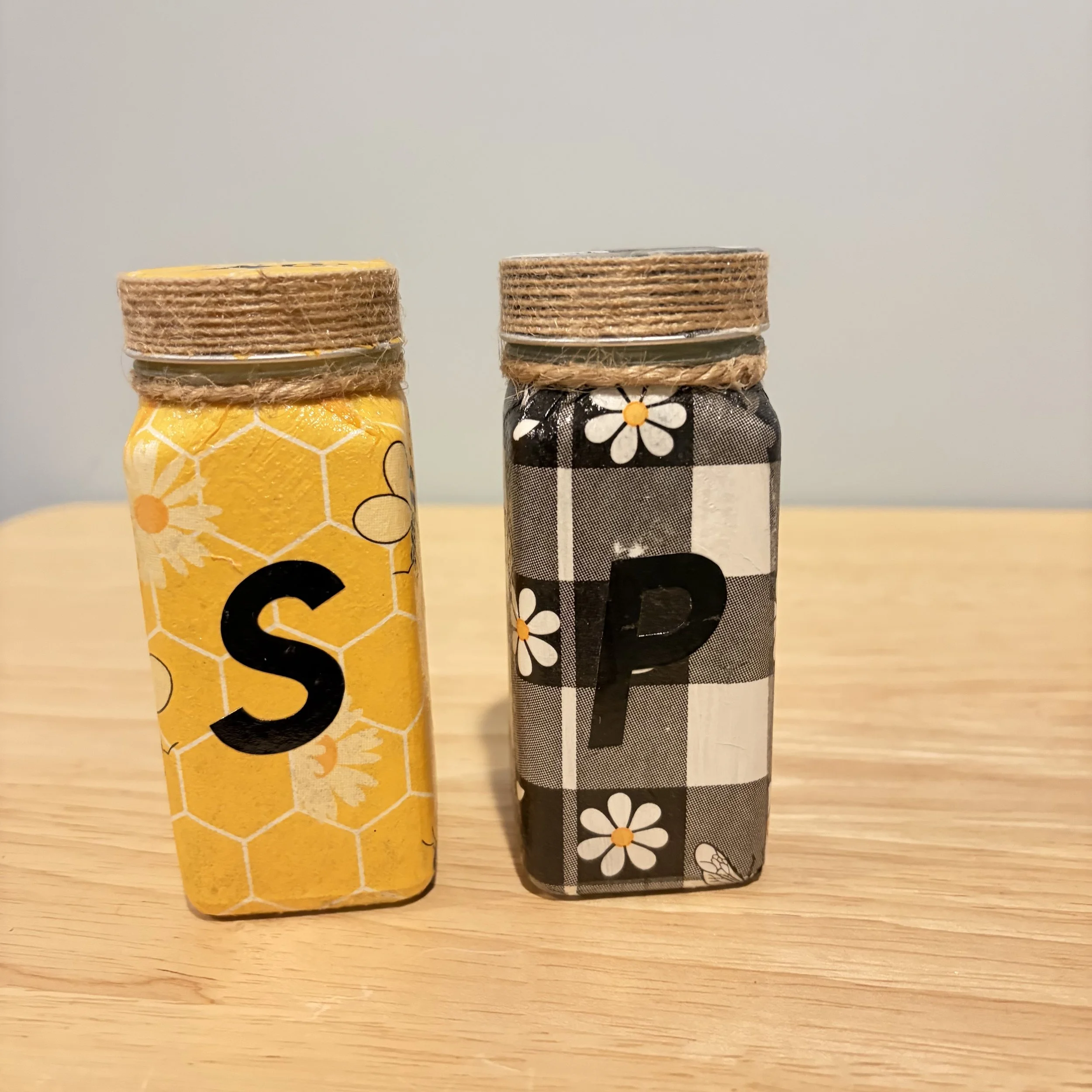 Bee & Daisy Shakers