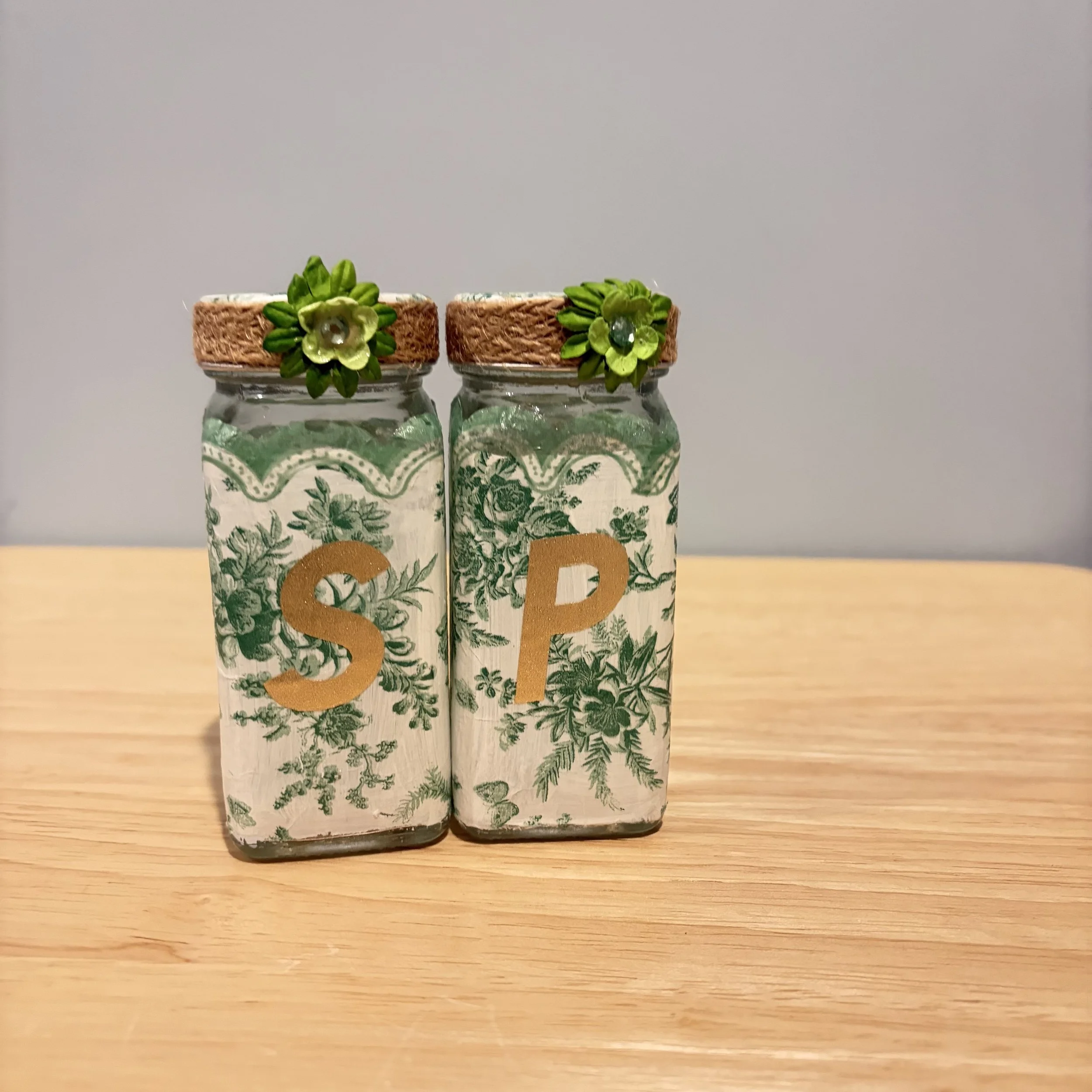 Green Garden Shakers