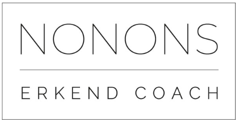 Logo met de tekst 'NONONS' en ondertitel 'ERKEND COACH'.