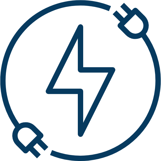 Schematische weergave van een elektrische spanning met een bliksemsymbool en een oplader-icoon.
