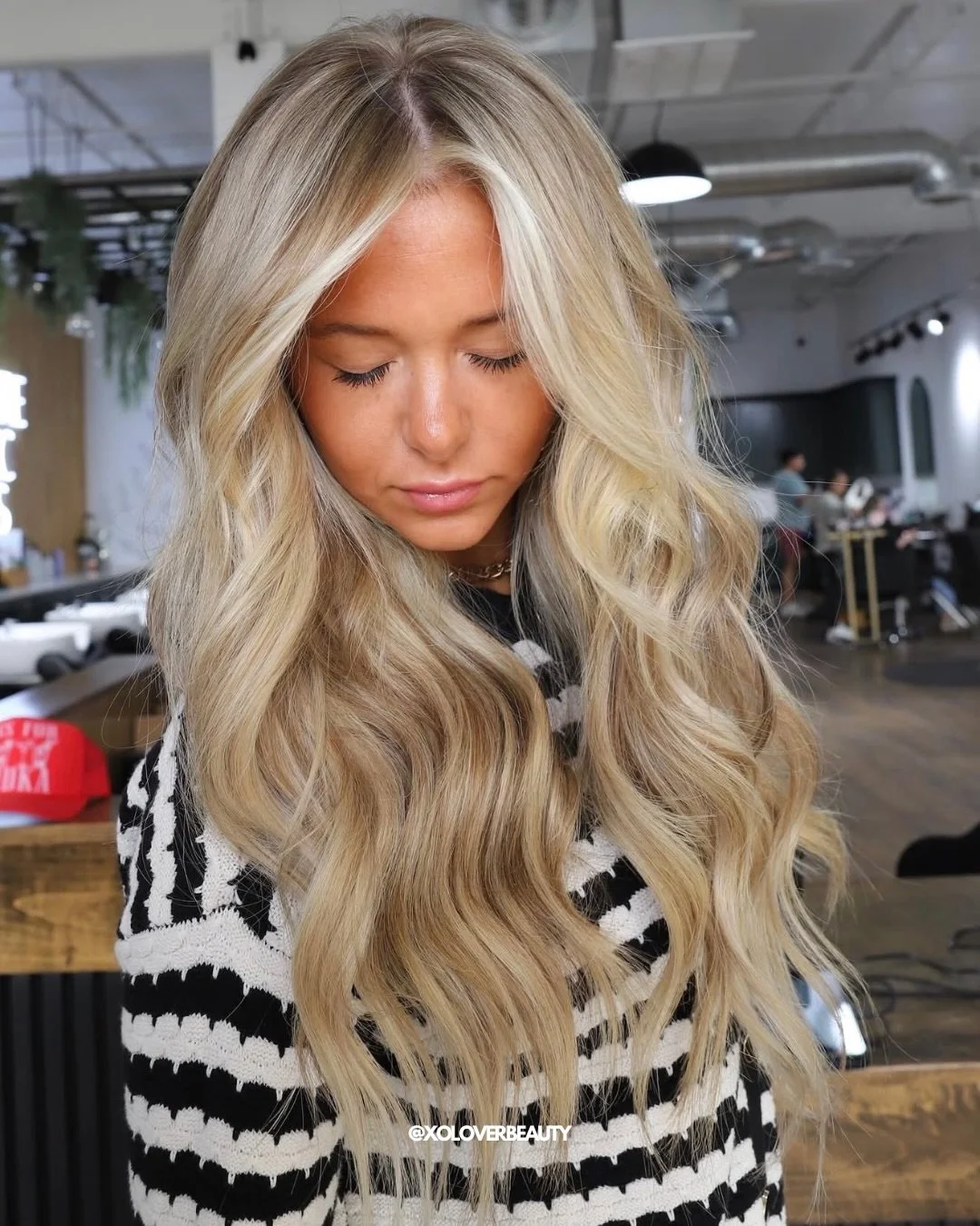 The perfect lived-in blonde with the help of XO Lover extensions. 💞 Get the volume, dimension, and color blend you have been looking for, a hair stylists dream! 💭💋

Amazing work by @hairbykirstinwilsonbk. 🙌🏼

Xo lover, hair extensions, hair styl