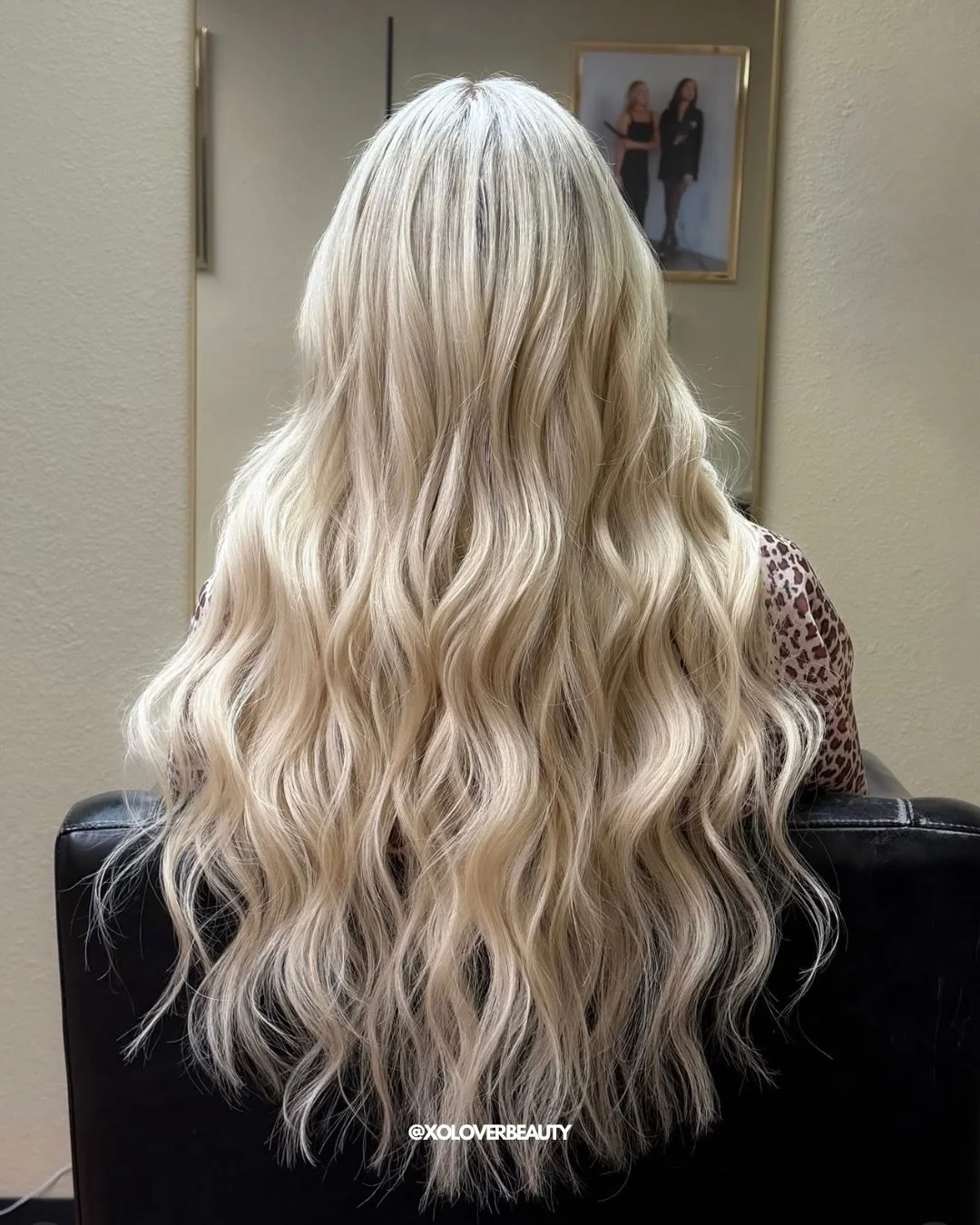⚠️ CAUTION: Will boost confidence significantly ⚠️

This blonde bombshell install by @aubreypaigehair is stunning! 3, 24&rdquo; rows of XO Lover extension install with 2 different shades for the perfect blend.

Ready to transform your look? Visit our