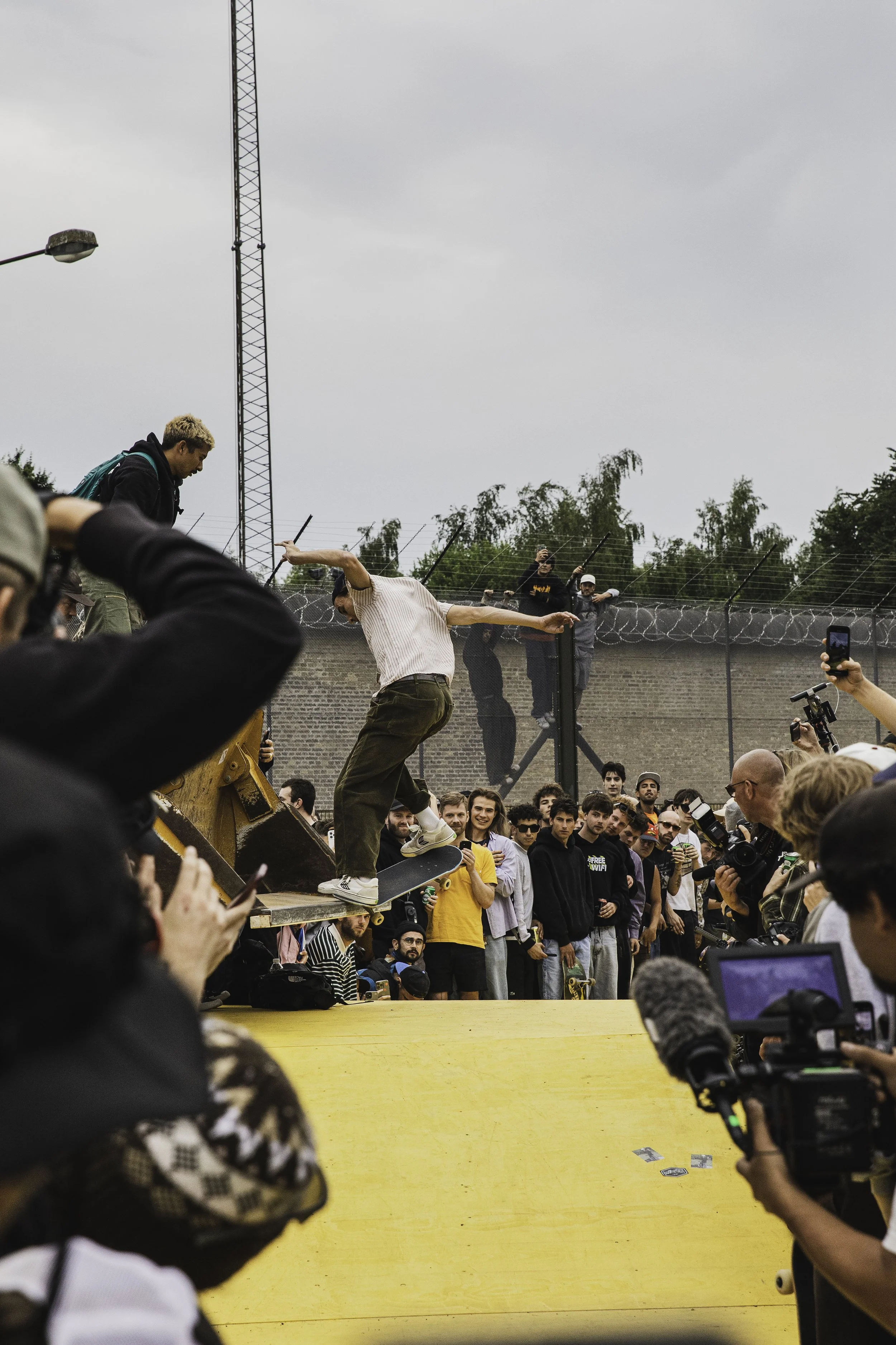 Becker fs crook bulldozer ledge.JPG