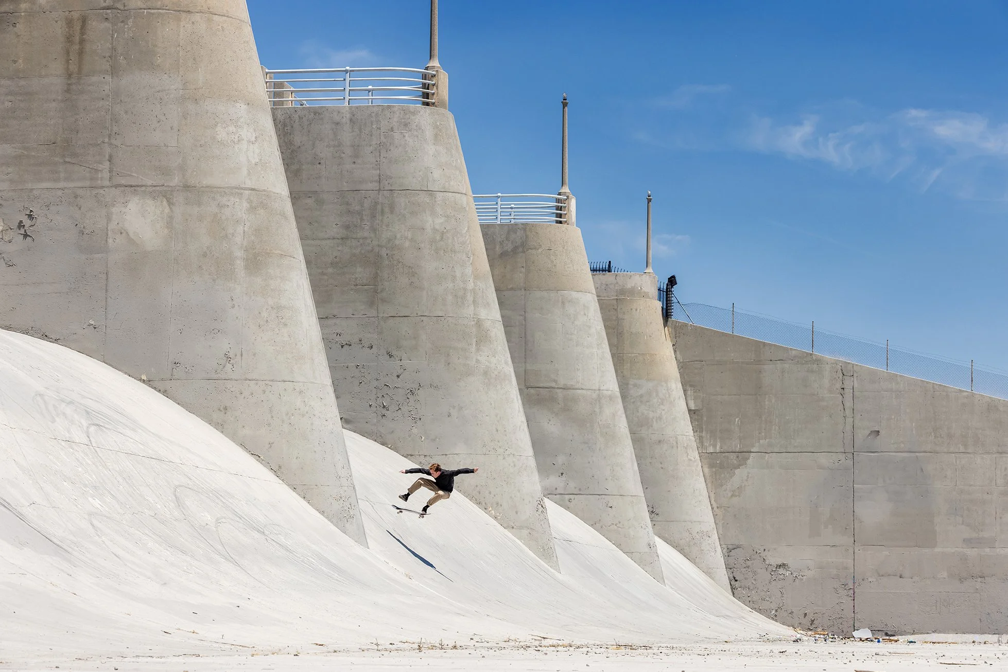Tyler kickflip to fakie on bank in dam.jpg