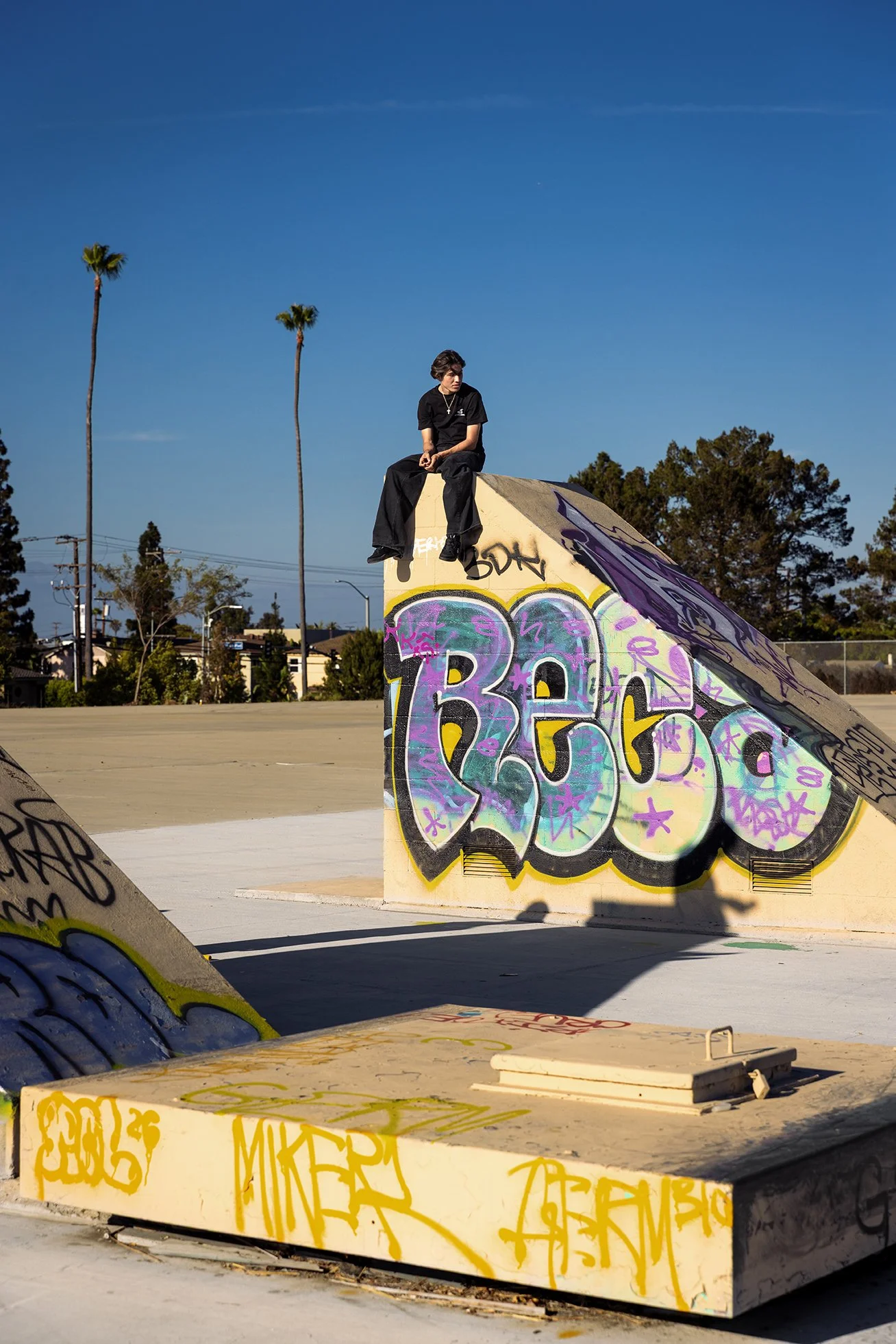 CANON_20260702_STEVEN SITTING ON LEDGE TOWER_SLOT BLACK-BLACK-WHITE.jpg