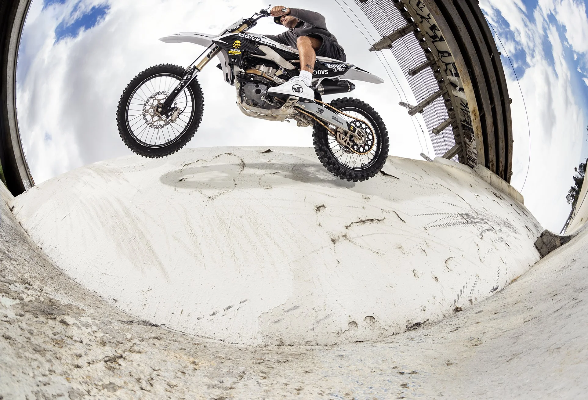 CANON_20260629_JASON DITCH WALLRIDE_REVIVAL WHITE-WHITE-BLACK_2.jpg