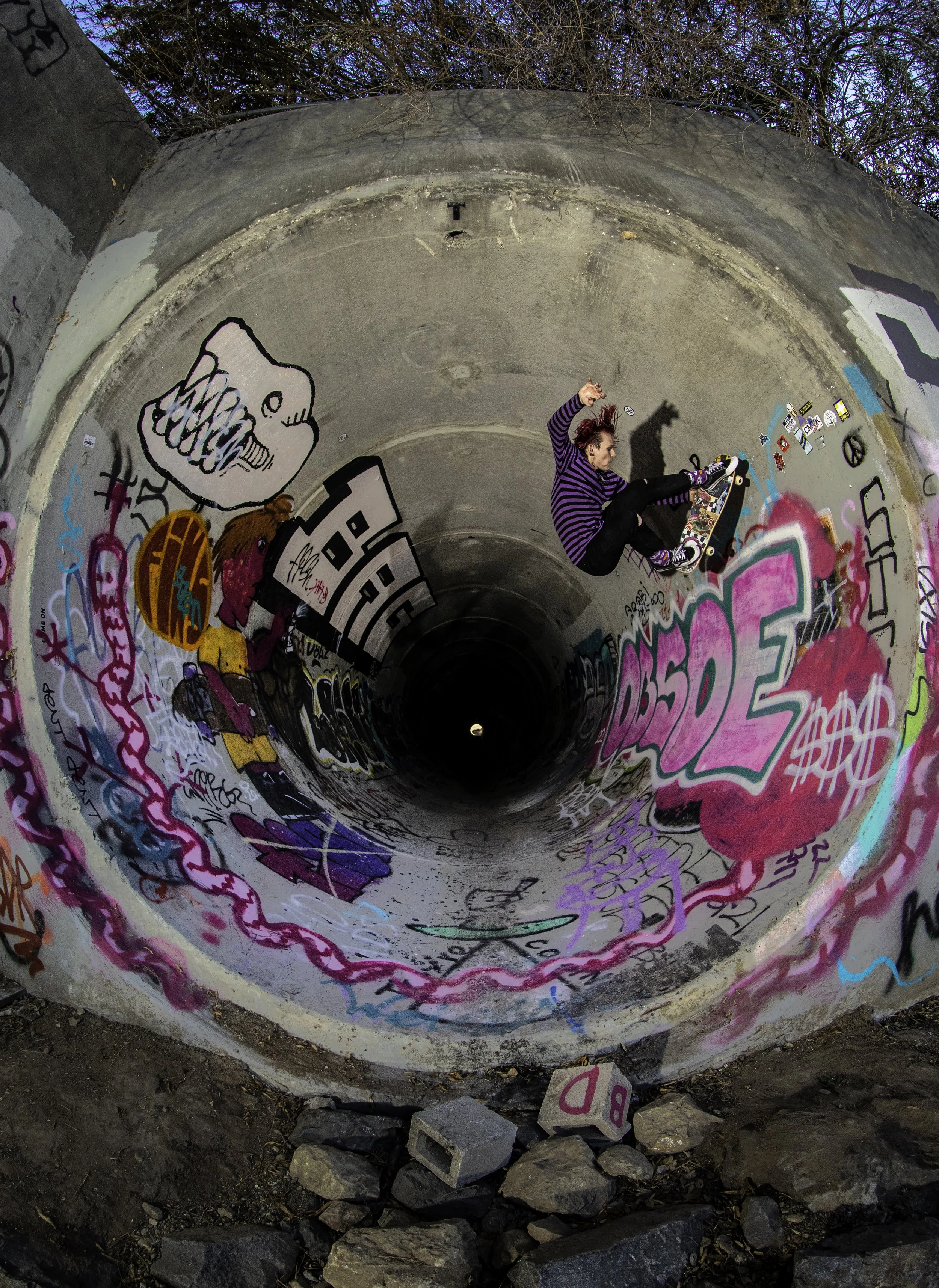 Chris melon grab to fakie in fullpipe.JPG
