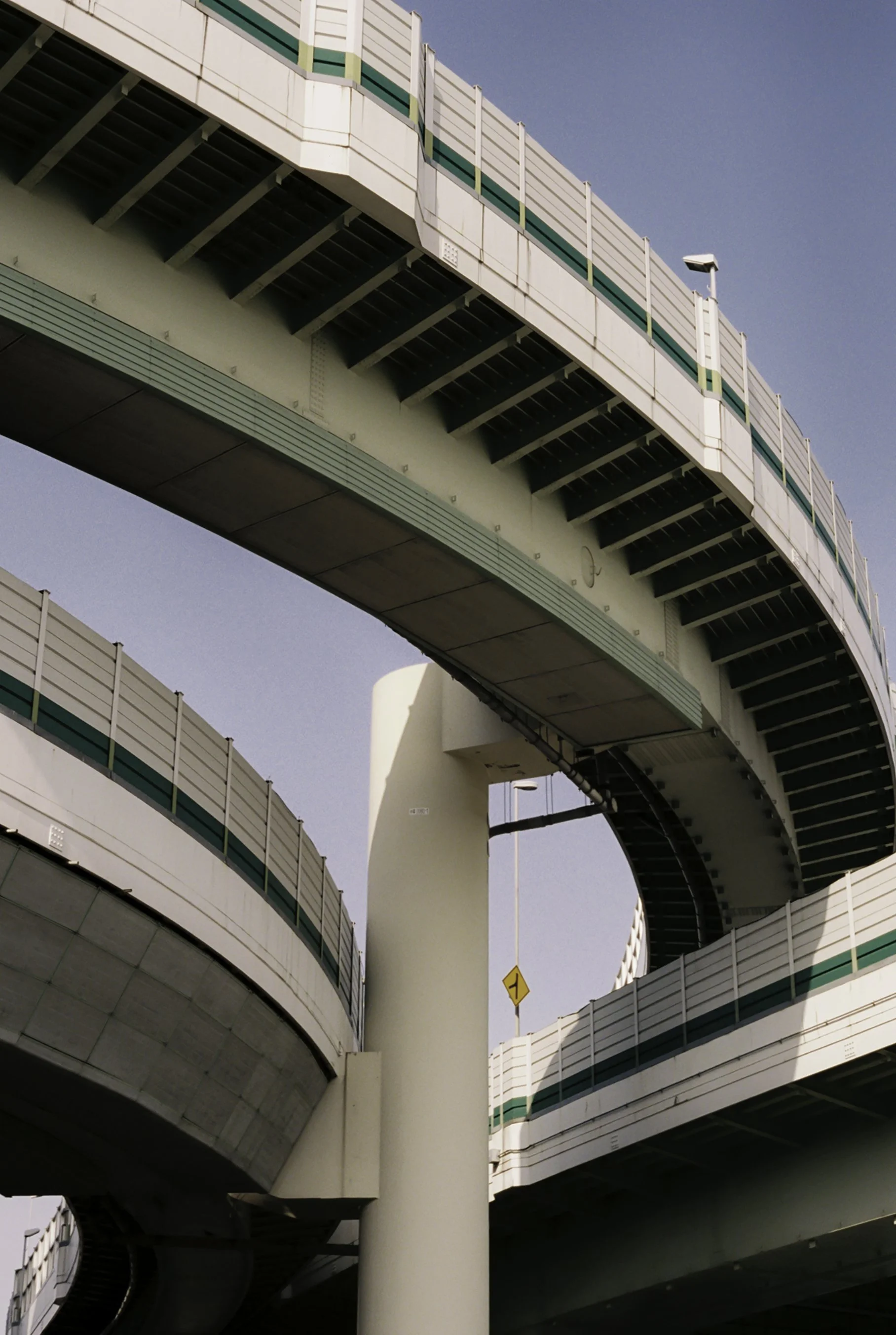 Overpass architecture.JPG