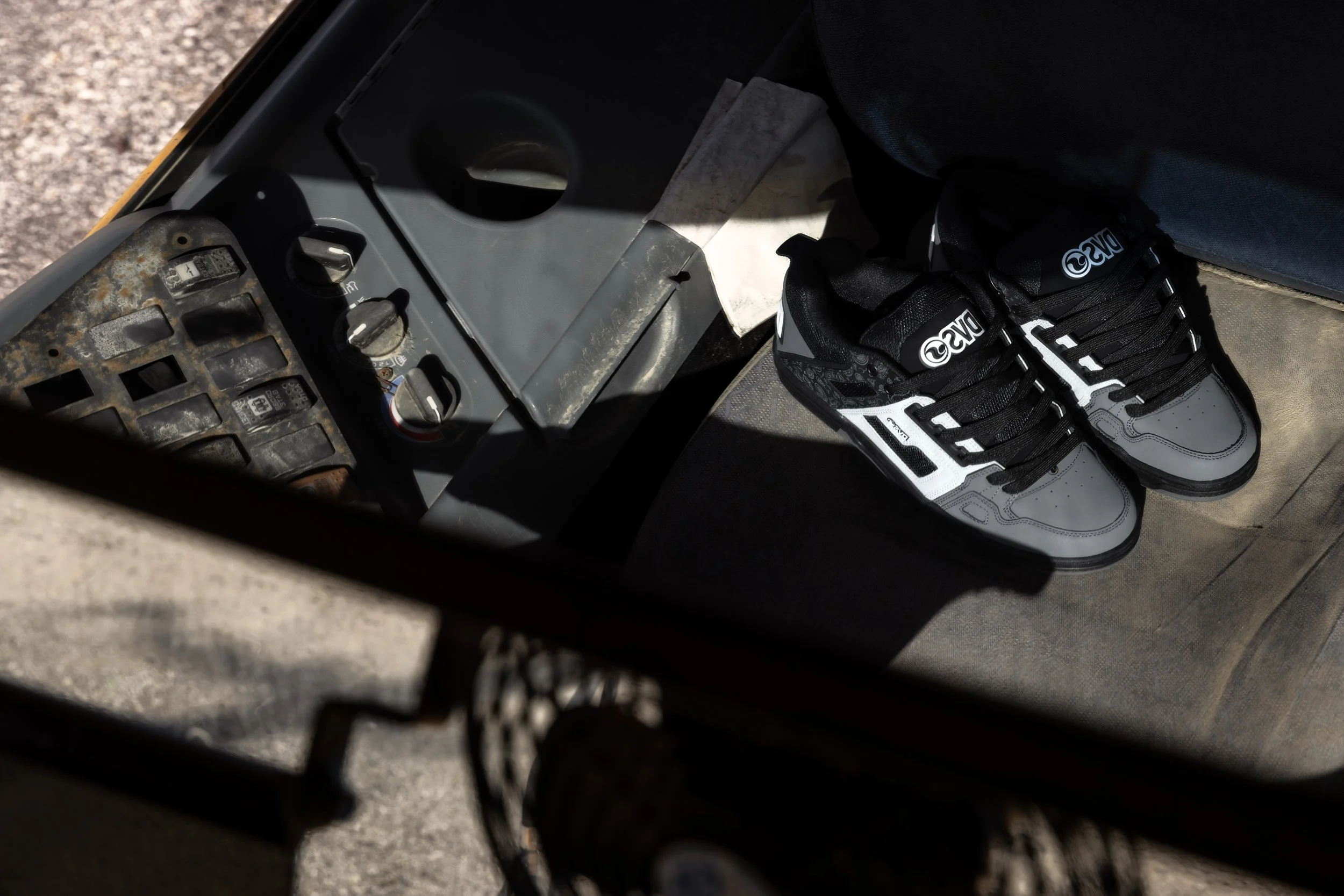 Blk:grey:print Comanche OG product photo in bus mirror.JPG