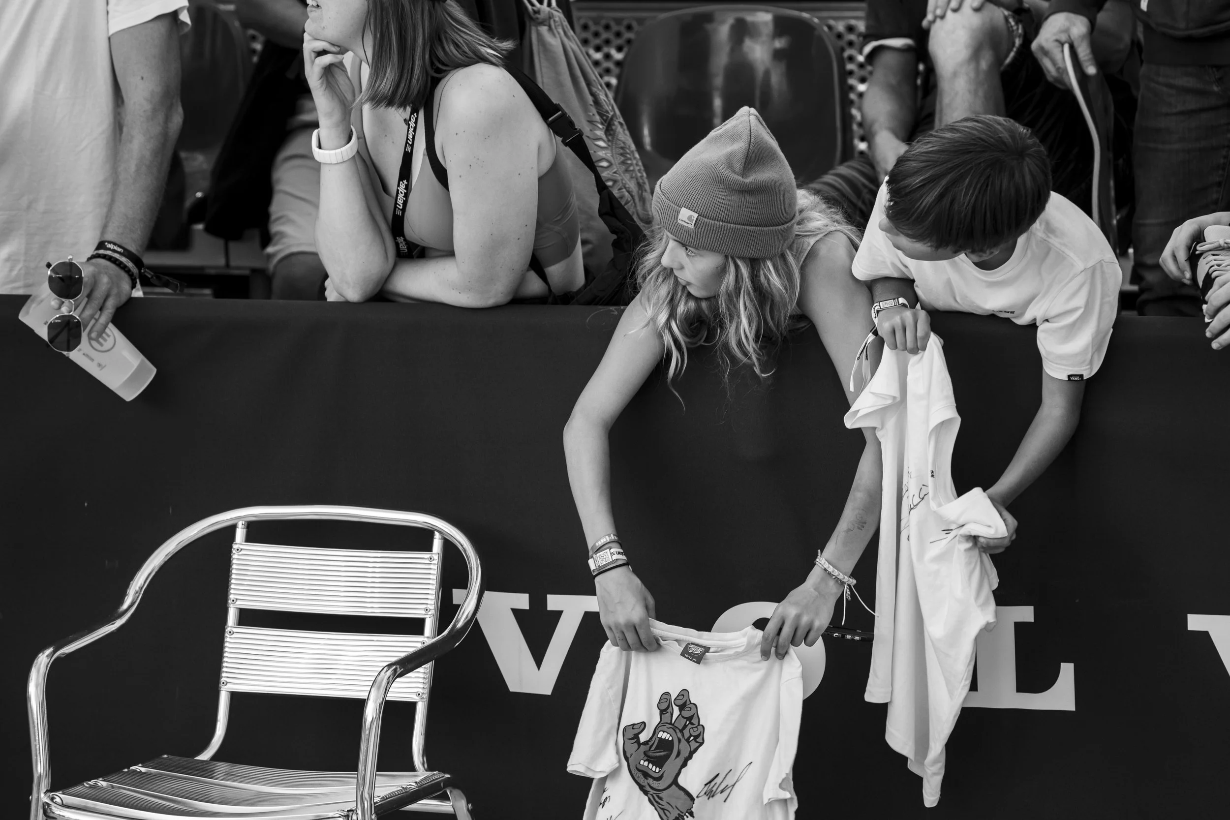 Fans waiting to get their shirts signed.JPG