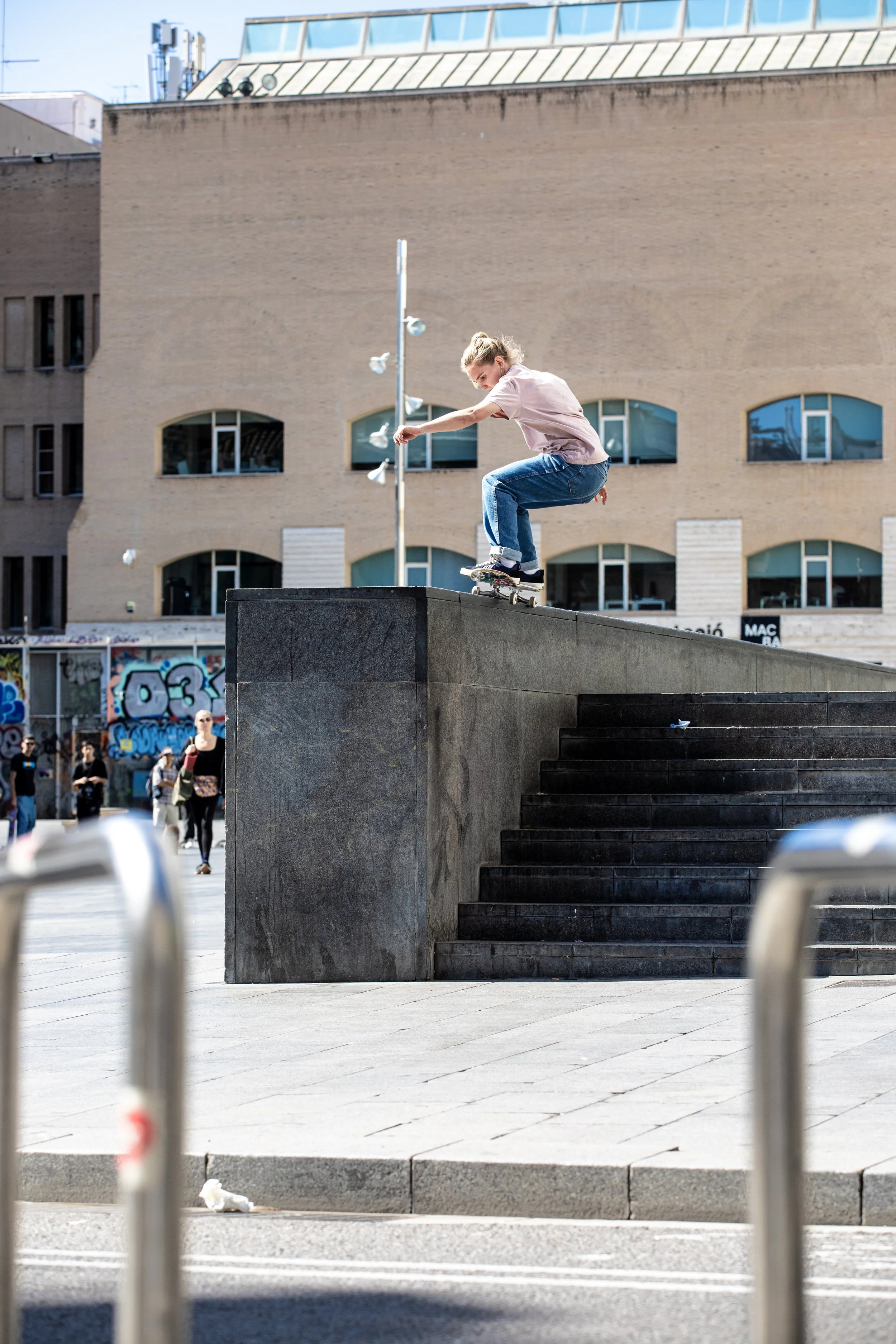 Roos 50-50 outledge at Macba.JPG