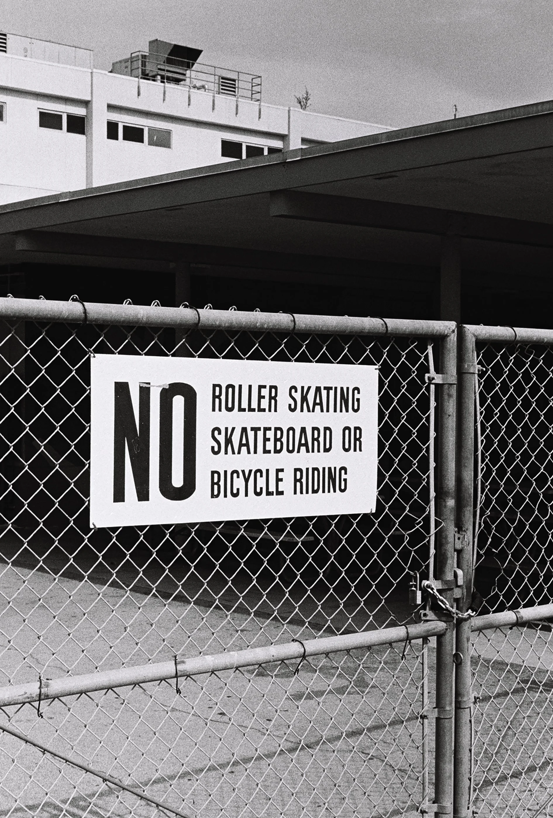 No skateboarding sign 1.JPG