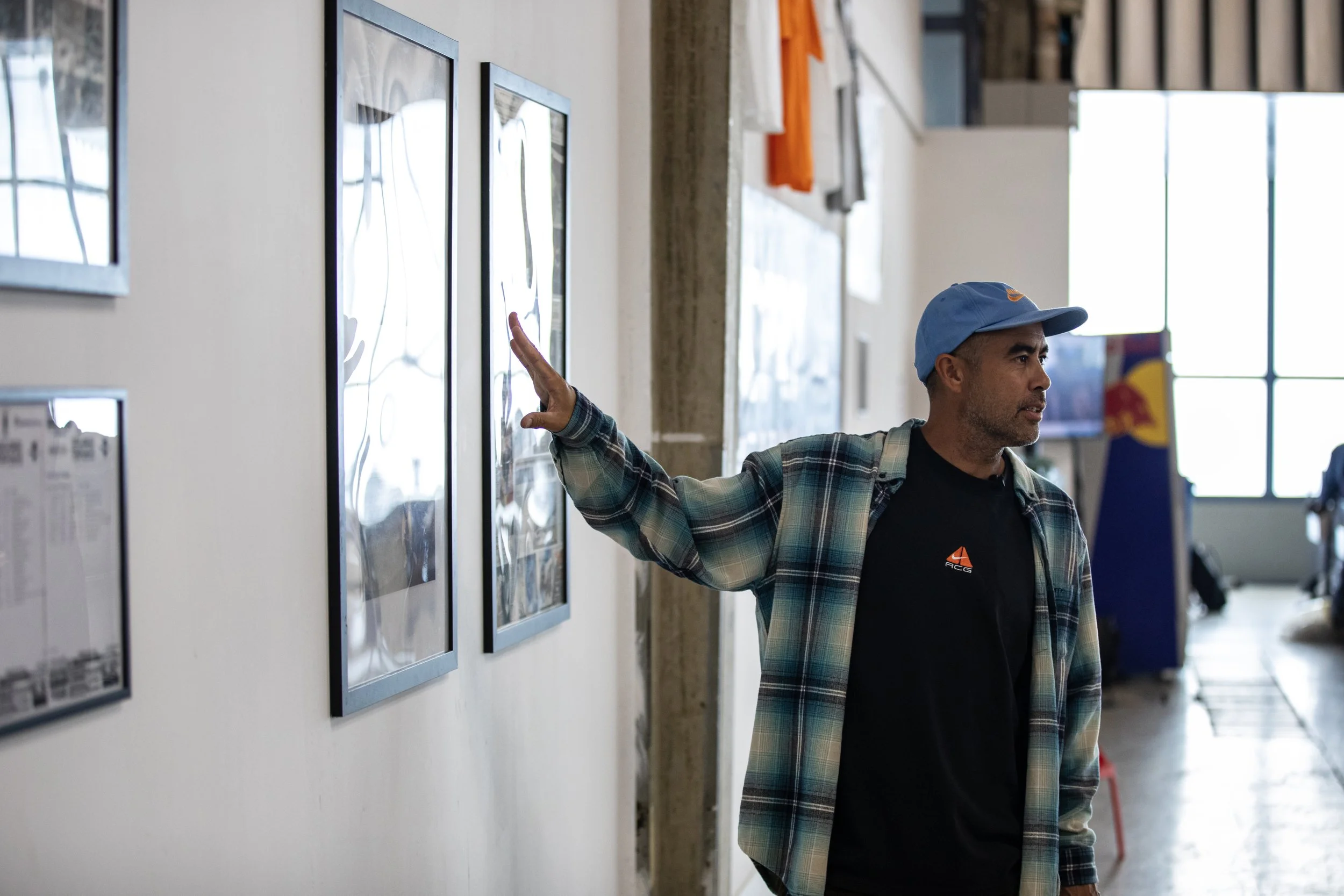 Koston looking at old contest gallery.JPG