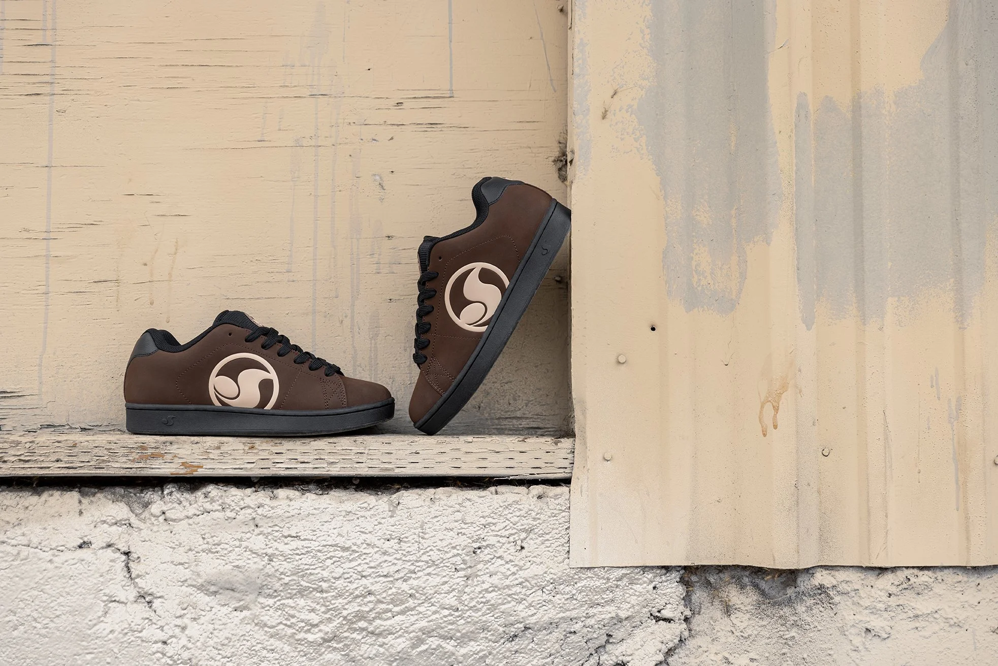 CANON_20260630_REVIVALS PRODUCT SHOT_REVIVALS BROWN-TAUPE-BLACK_4.jpg