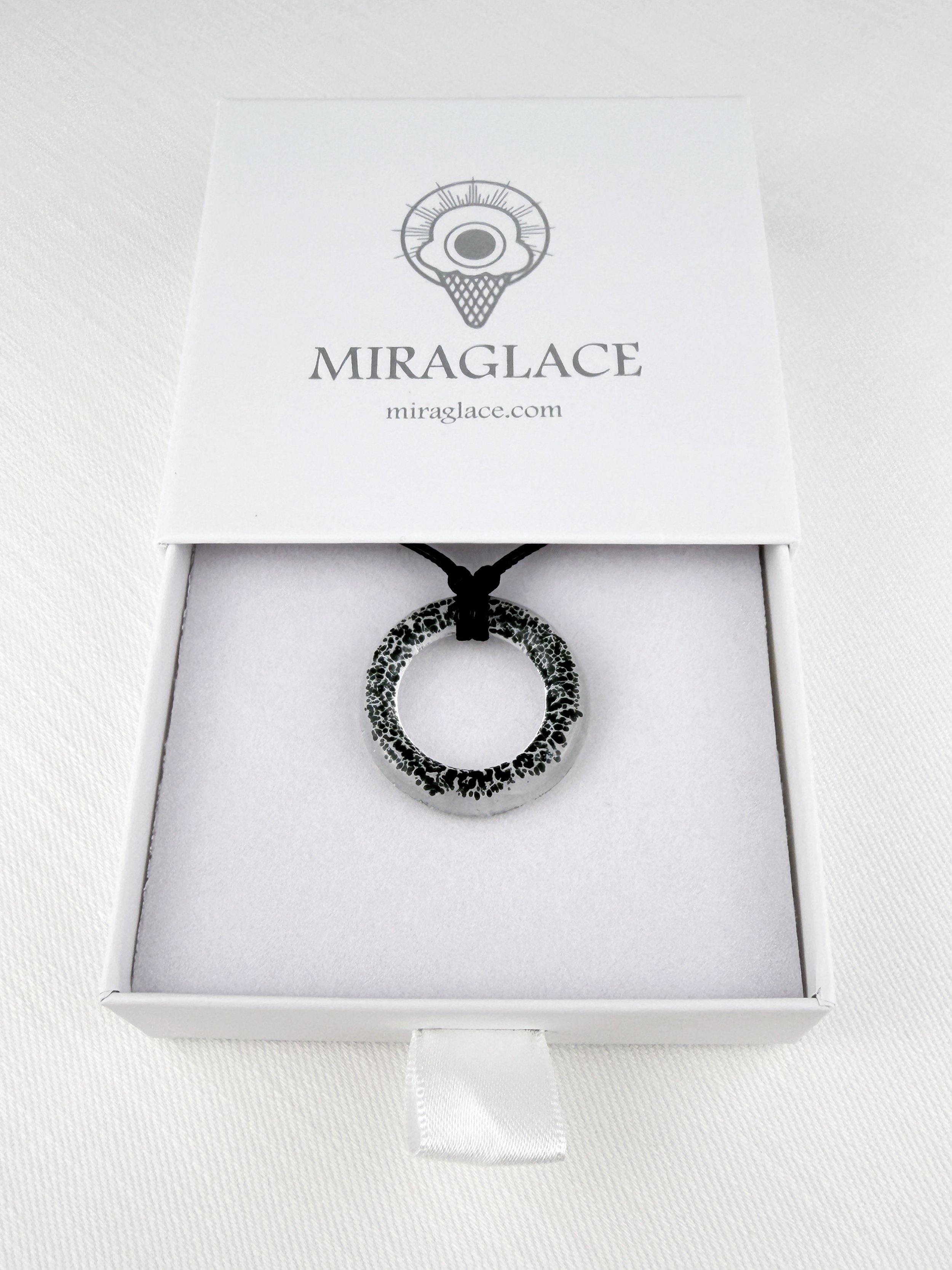IMG_2836_BlackMoyenneAureole_ProductBox.jpg