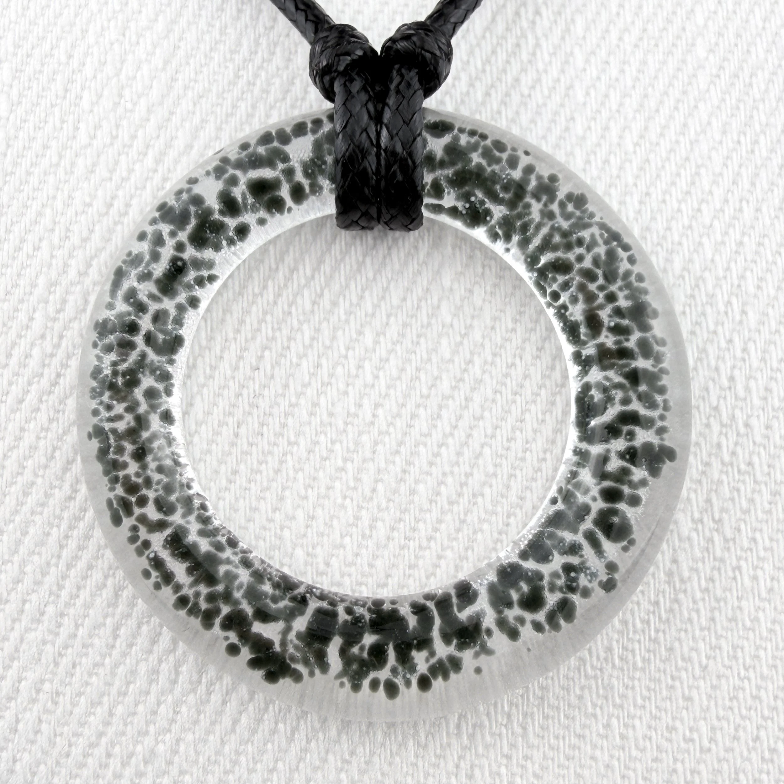 Black Aureole Moyenne Pendant Necklace