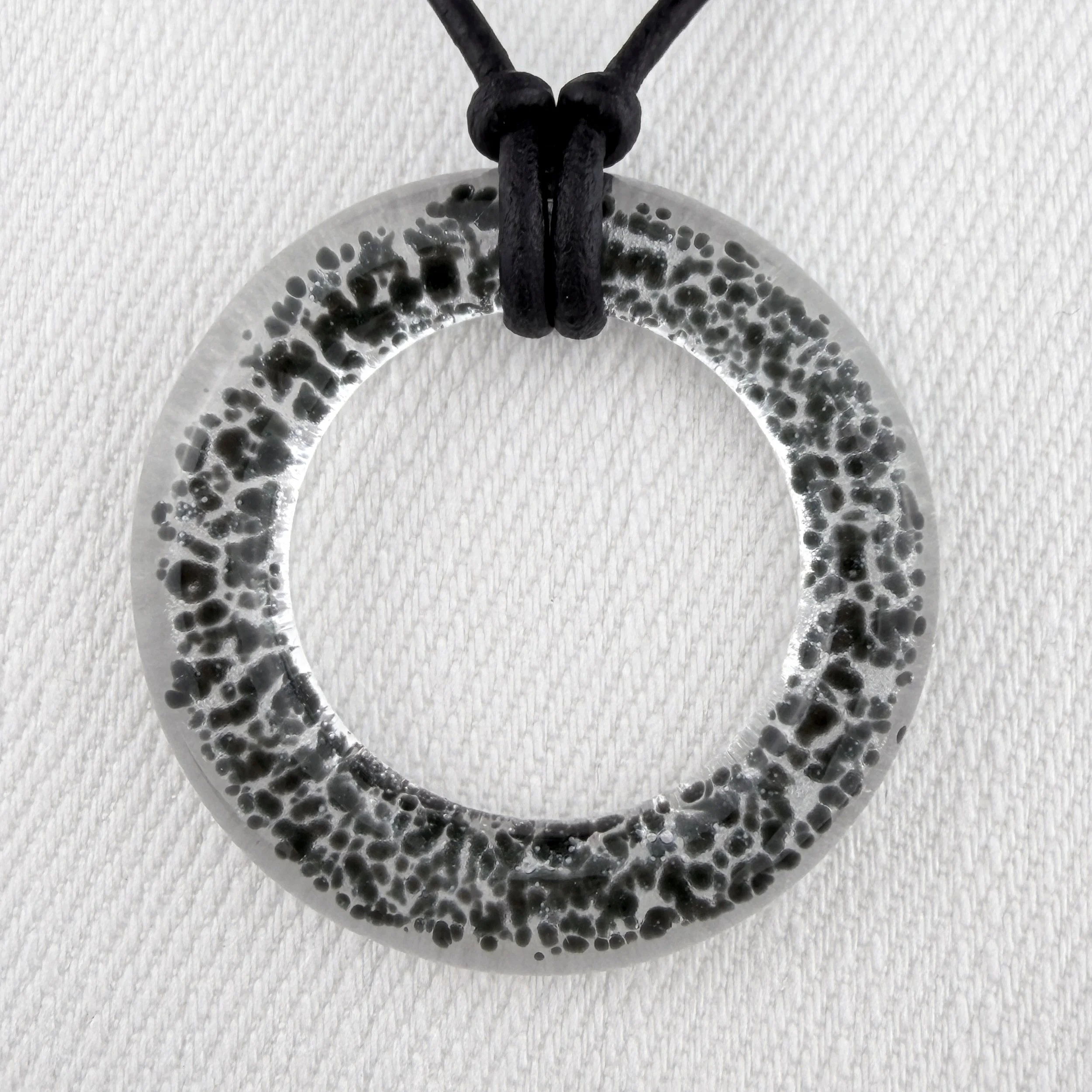 Black Aureole Moyenne Pendant Necklace
