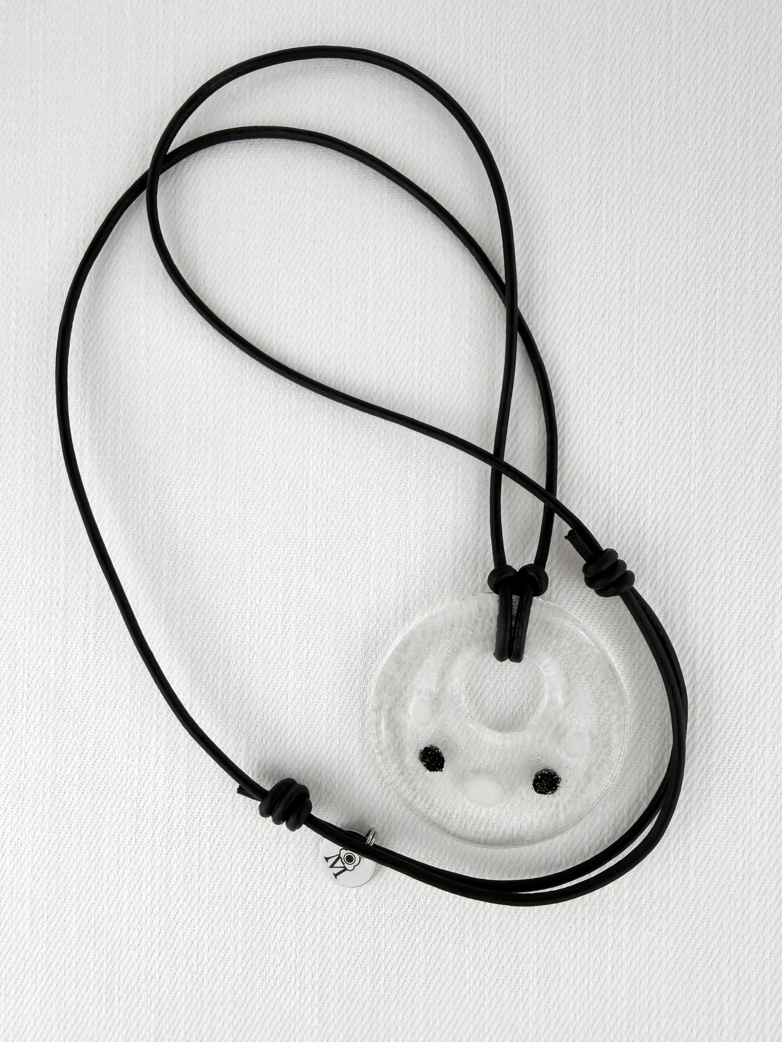 IMG_1190_MimiWhiteBlack_ProductStylized.jpg