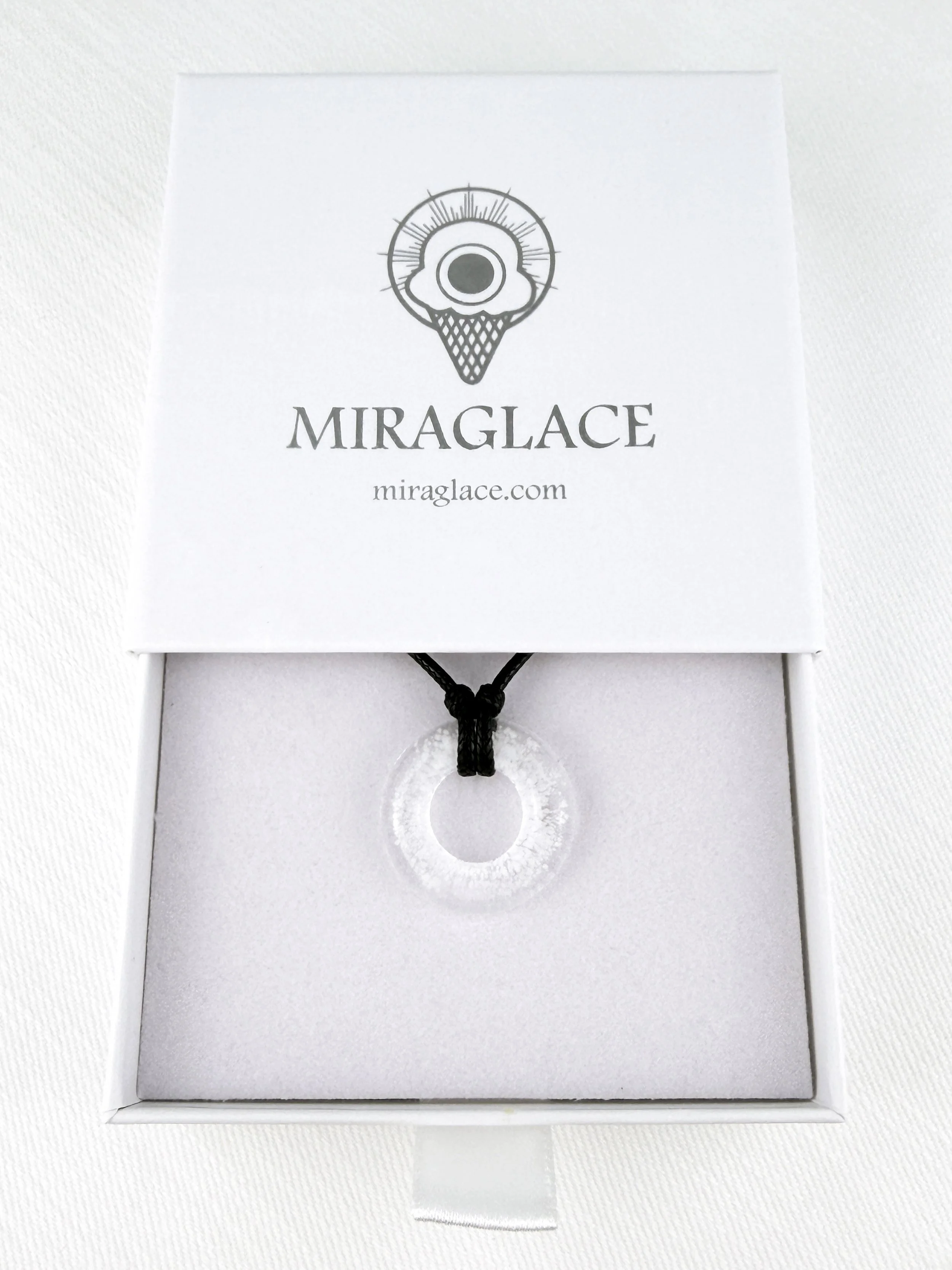 IMG_2814_WhitePetiteAureole_ProductBox.jpg